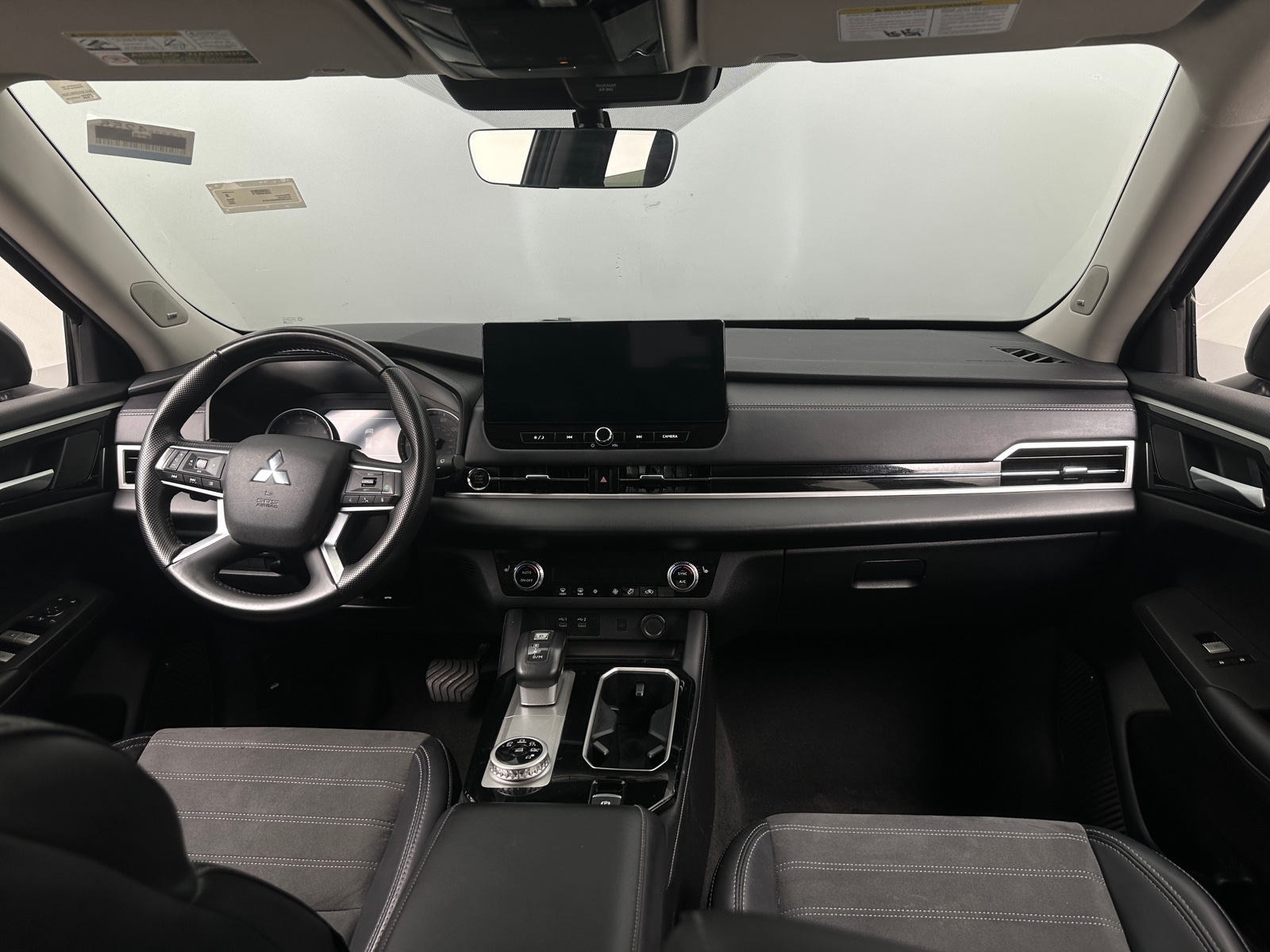 Thumbnail: 2025 Mitsubishi Outlander - 2