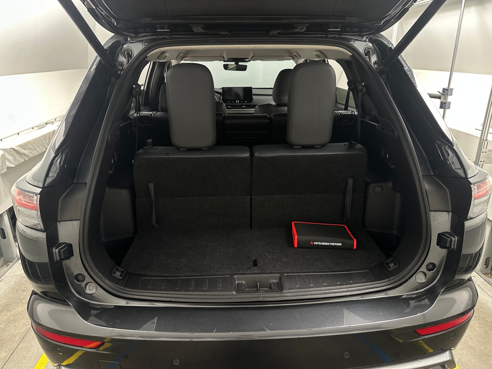 Thumbnail: 2025 Mitsubishi Outlander - 6