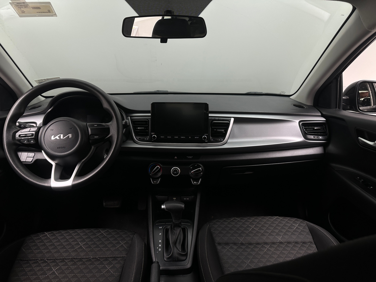 Thumbnail: 2023 Kia Rio - 3