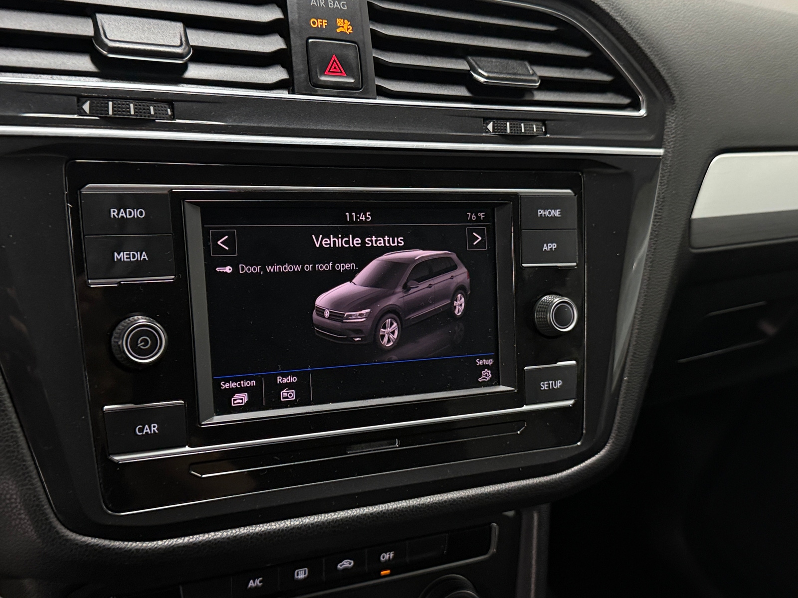 Thumbnail: 2019 Volkswagen Tiguan - 4