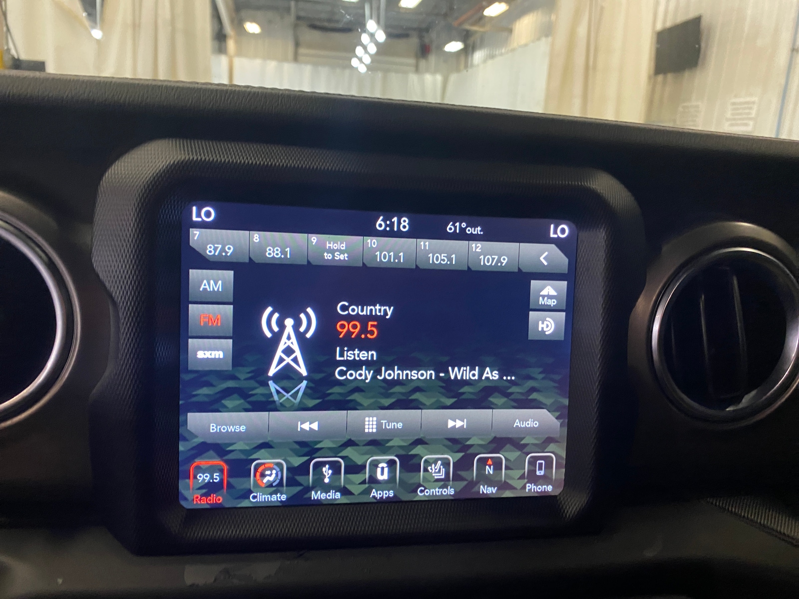Thumbnail: 2019 Jeep Wrangler - 3