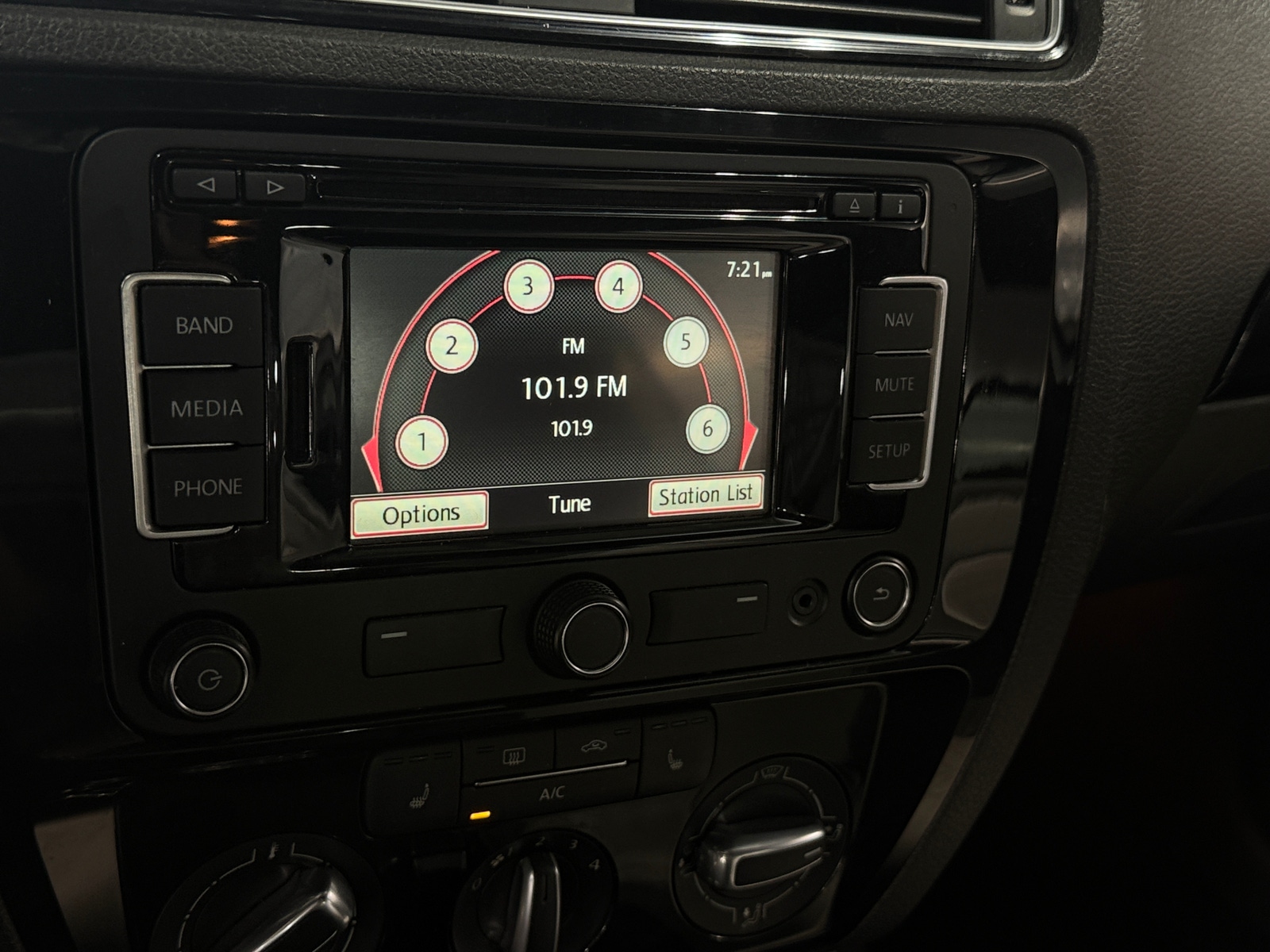 Thumbnail: 2015 Volkswagen Jetta - 3