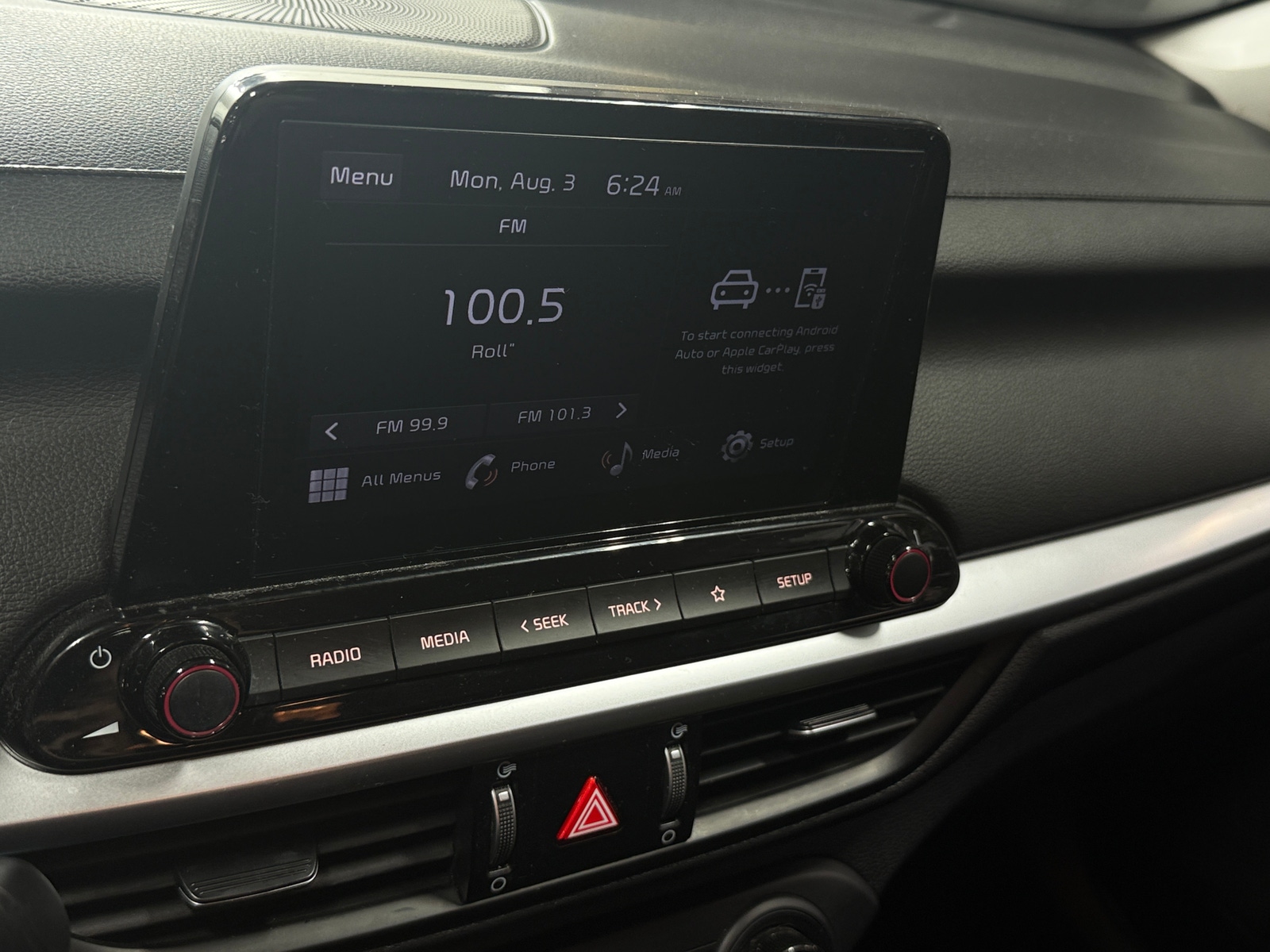 Thumbnail: 2023 Kia Forte - 4