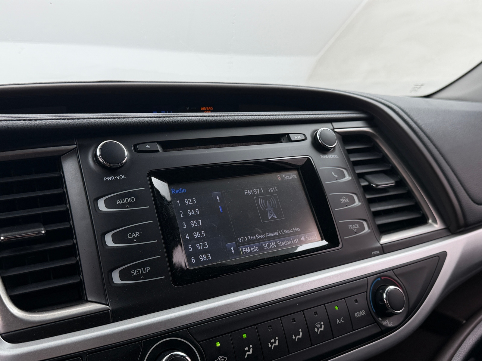 Thumbnail: 2017 Toyota Highlander - 4