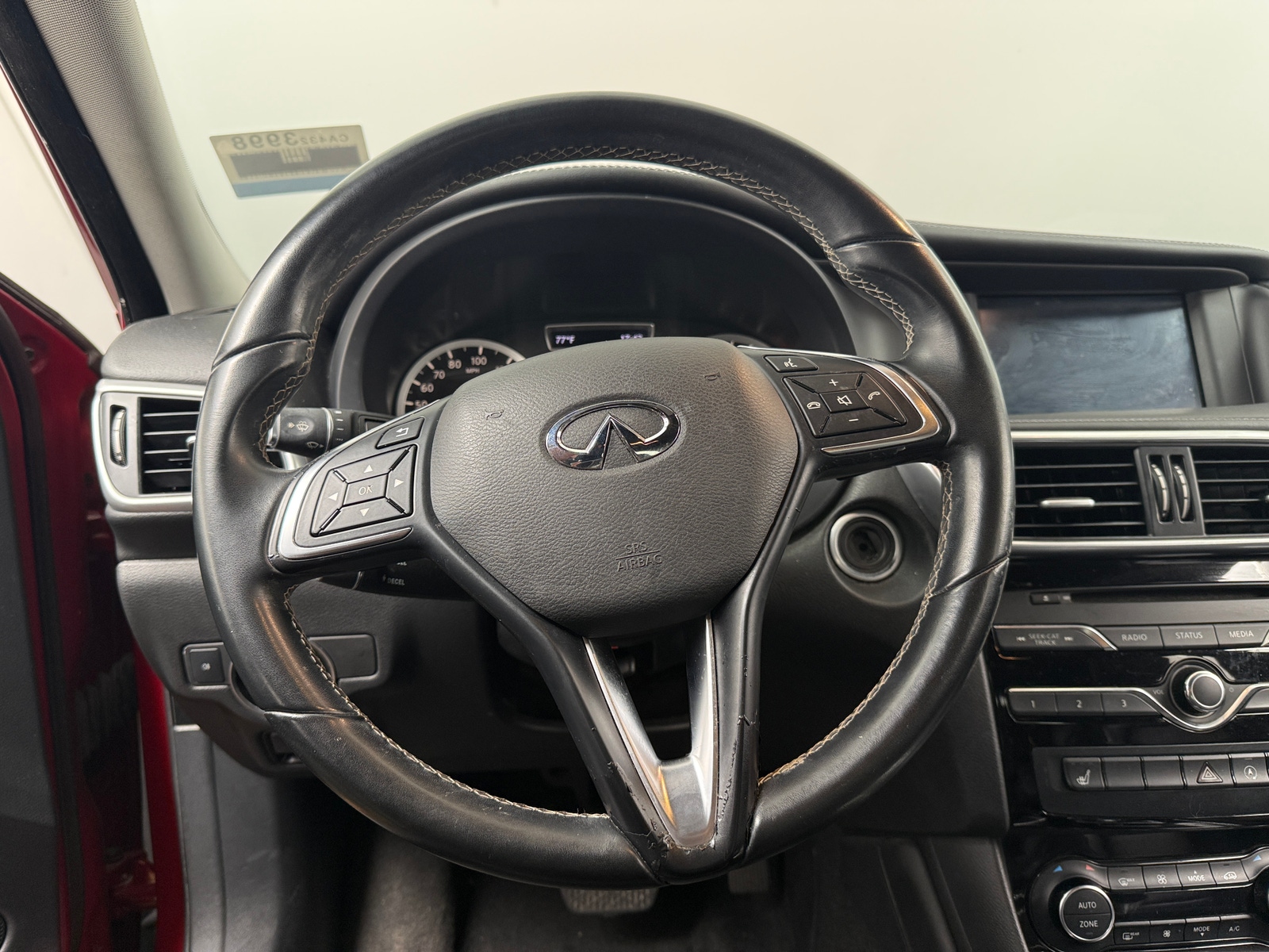 Thumbnail: 2018 INFINITI QX30 - 4