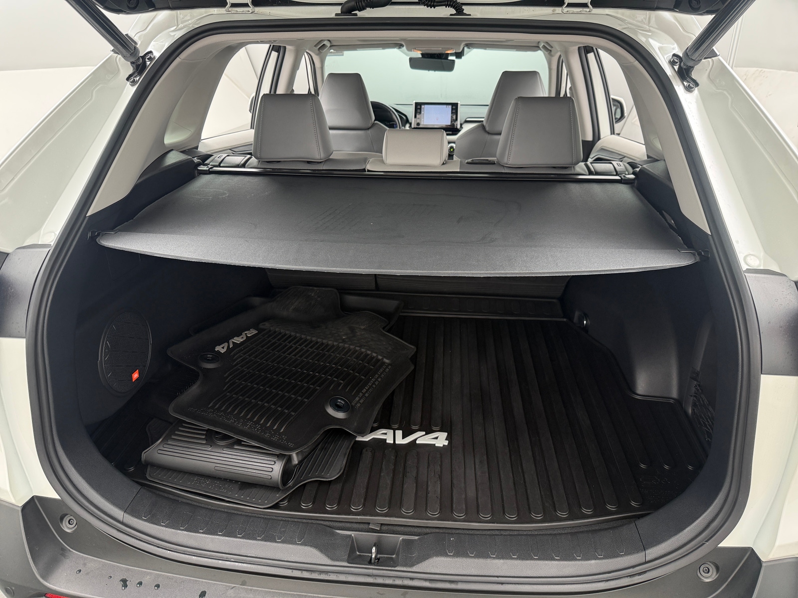 Thumbnail: 2020 Toyota RAV4 - 6