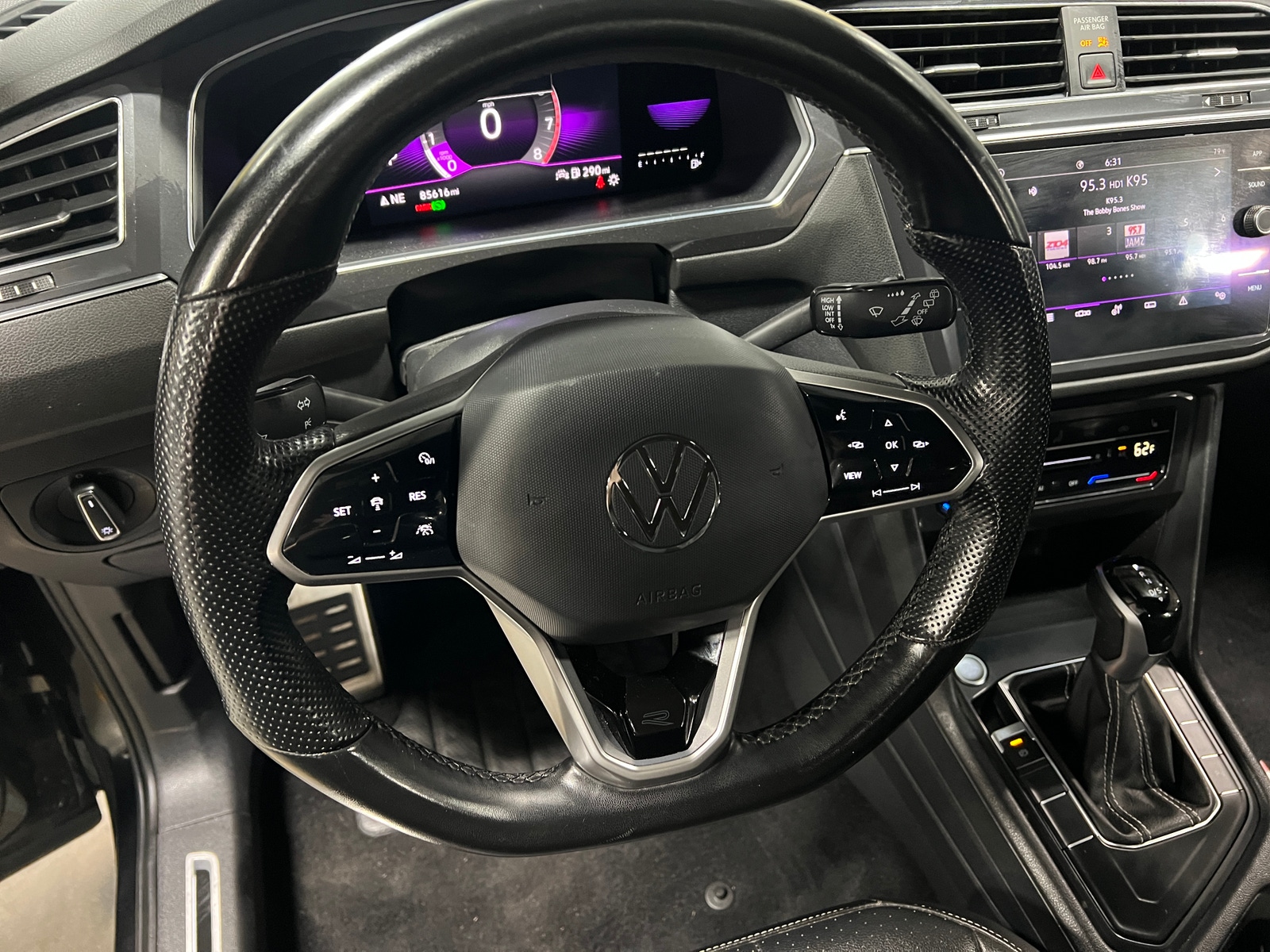 Thumbnail: 2022 Volkswagen Tiguan - 4