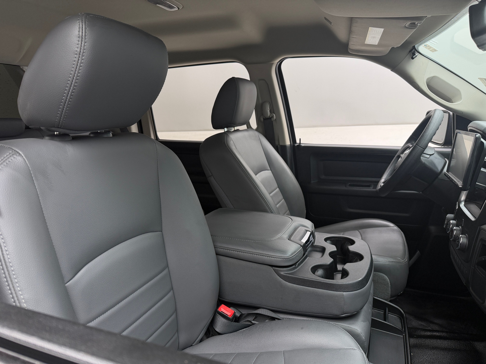 Thumbnail: 2020 RAM 1500 Classic - 2