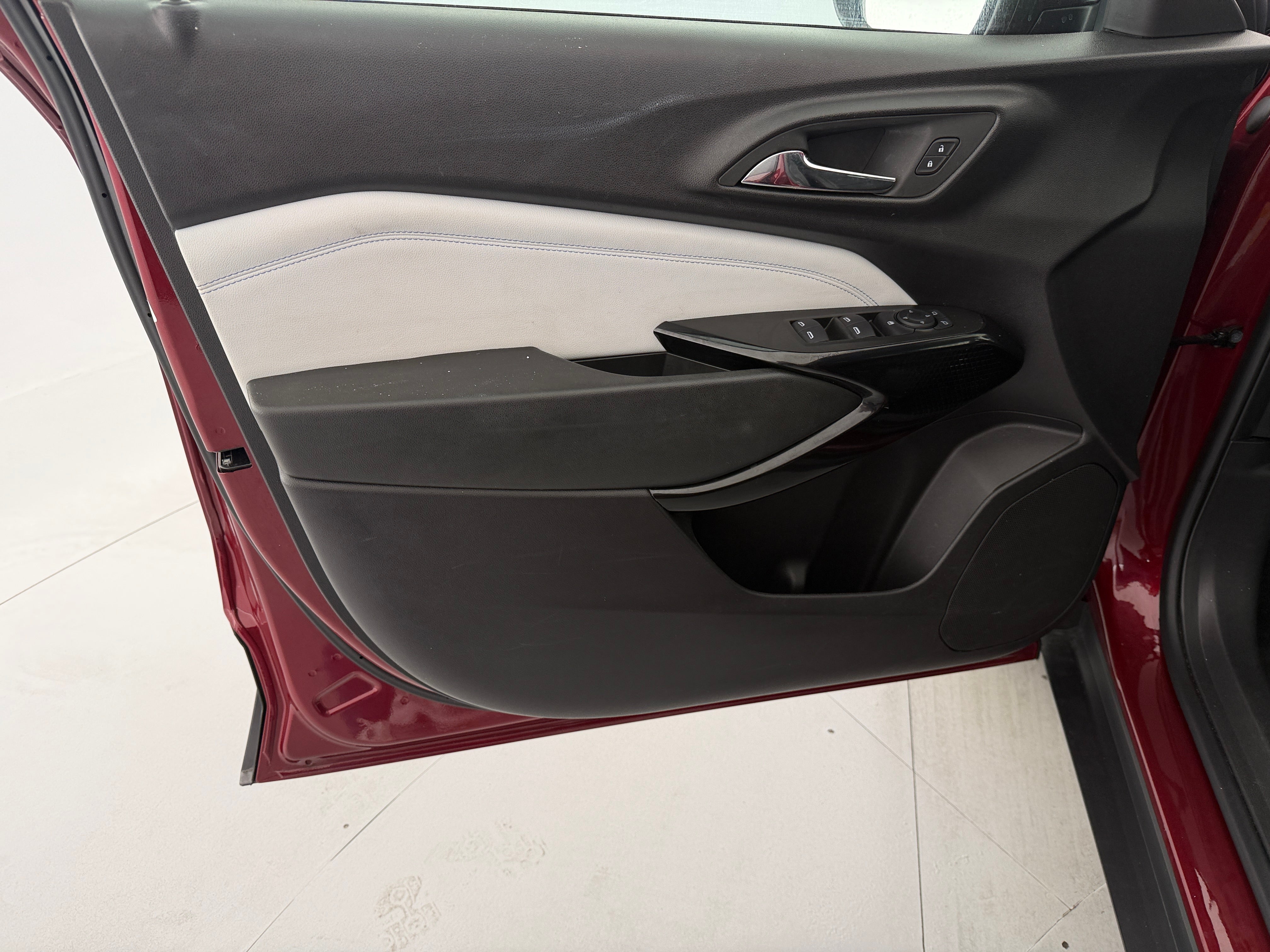 2025 Chevrolet Trax LT - Photo 6