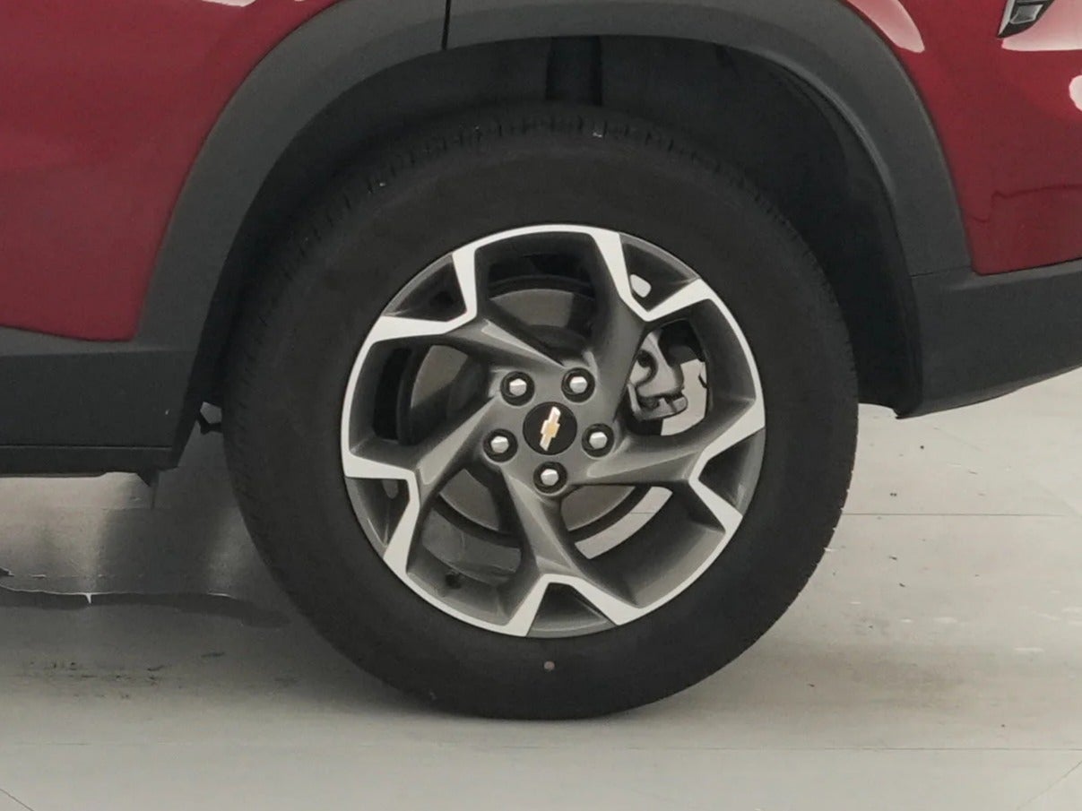 2025 Chevrolet Trax LT - Photo 16