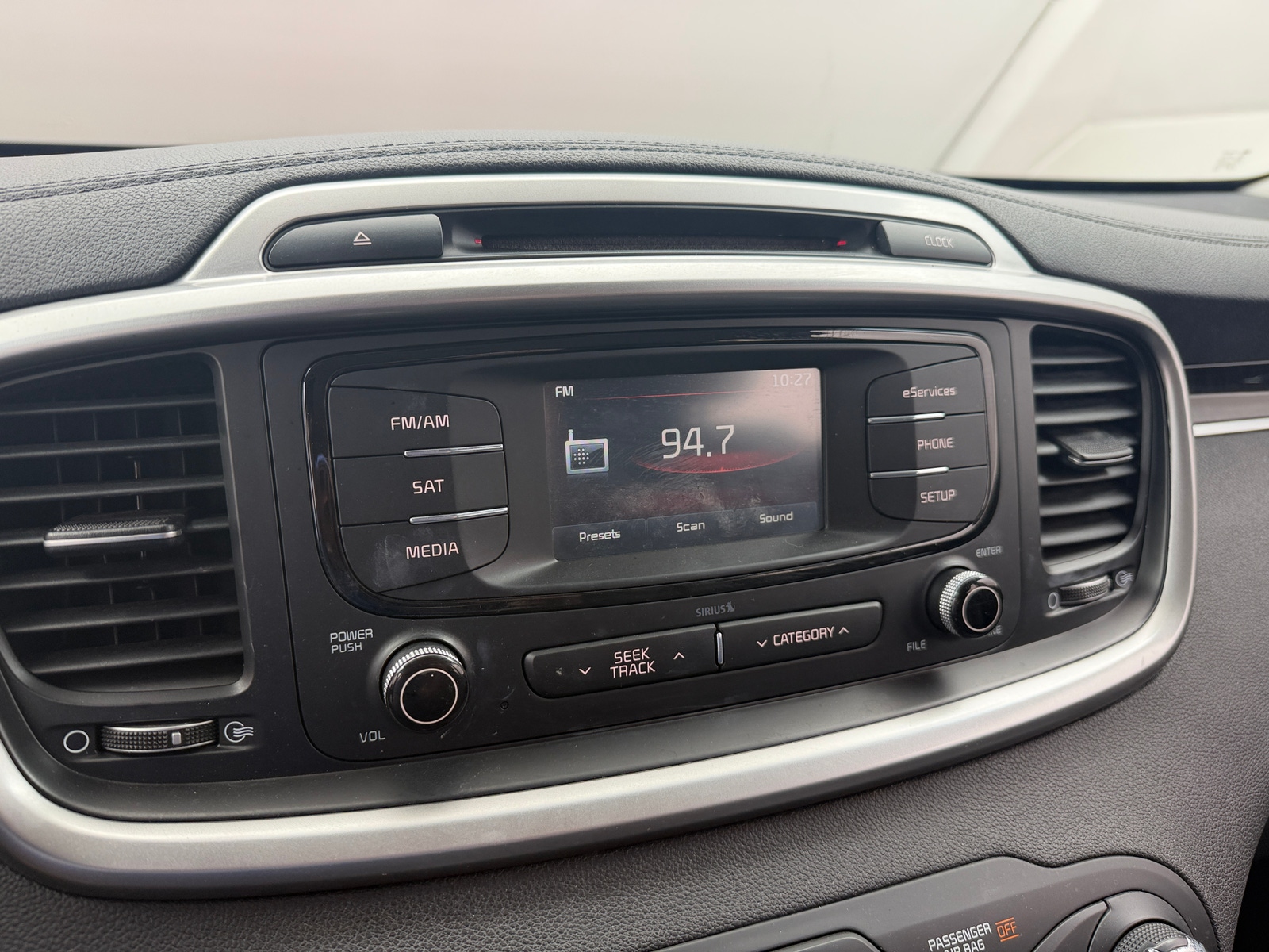 Thumbnail: 2016 Kia Sorento - 4