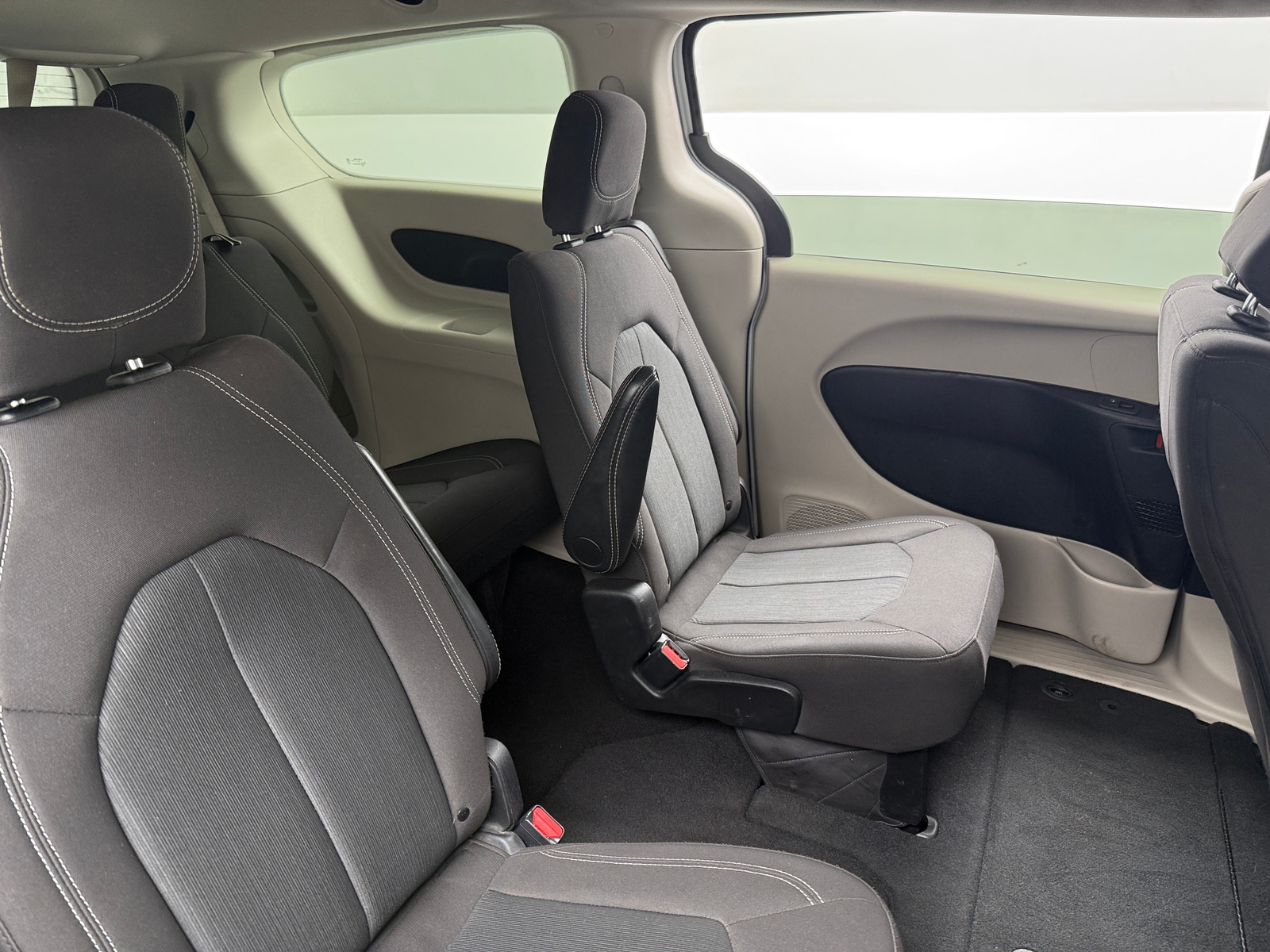 Thumbnail: 2024 Chrysler Voyager - 6