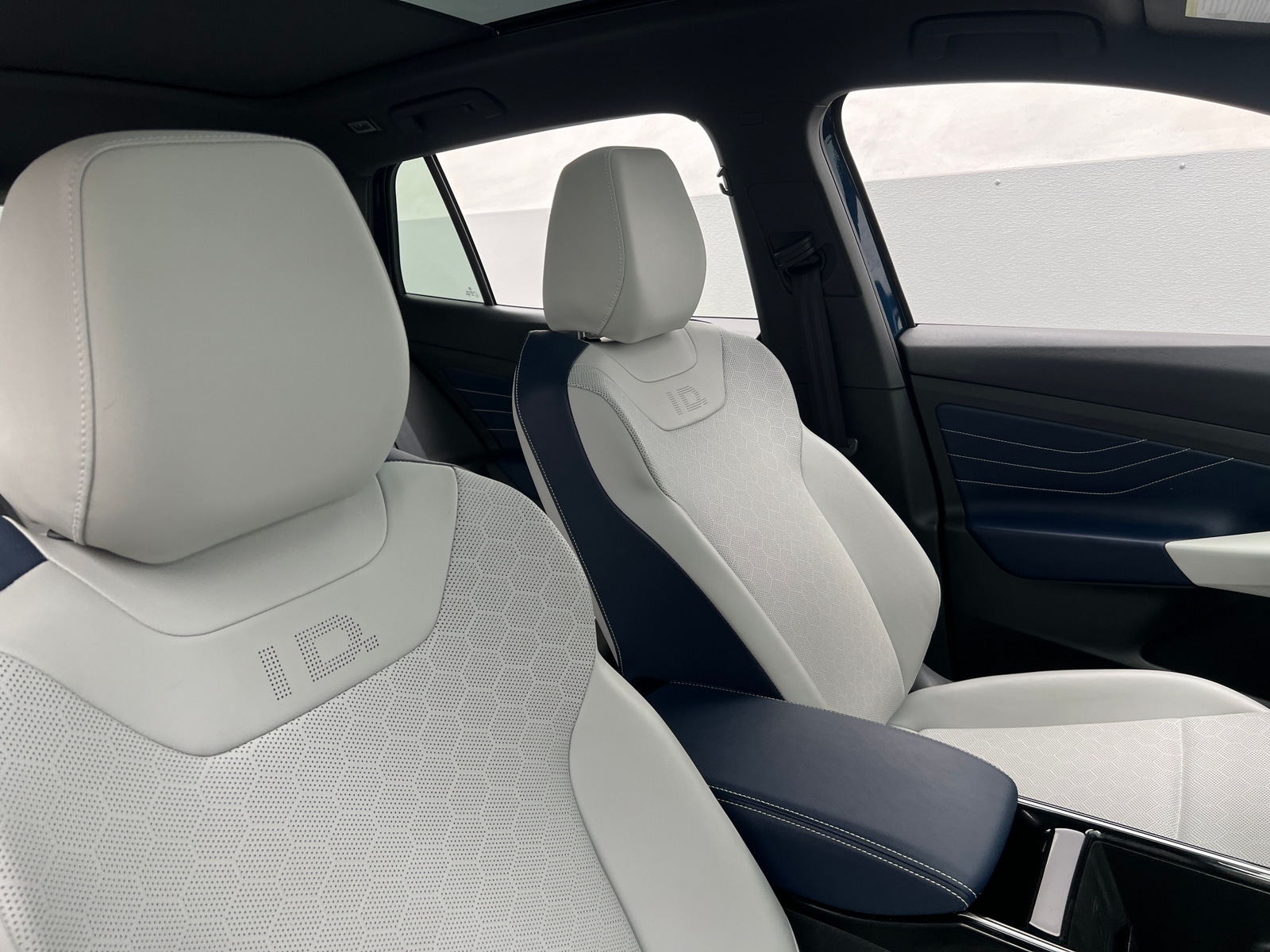 Thumbnail: 2023 Volkswagen ID.4 - 2