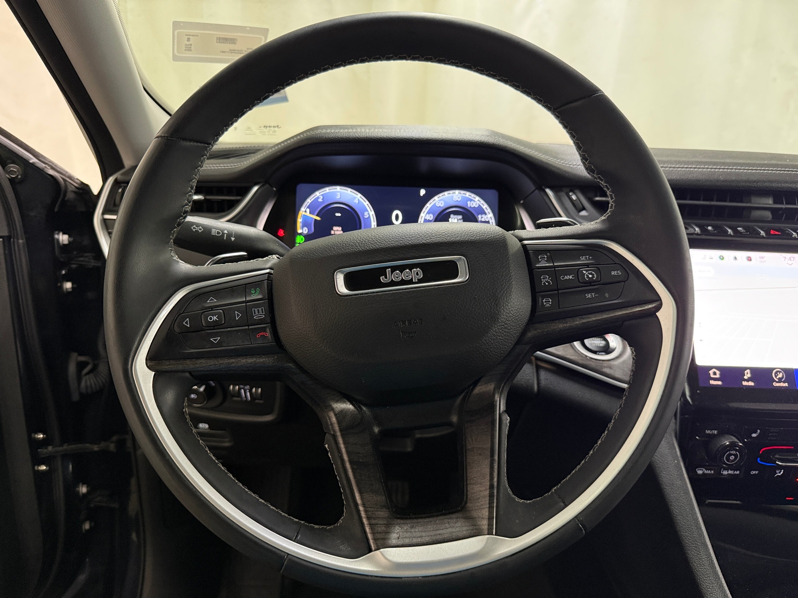 Thumbnail: 2023 Jeep Grand Cherokee - 4