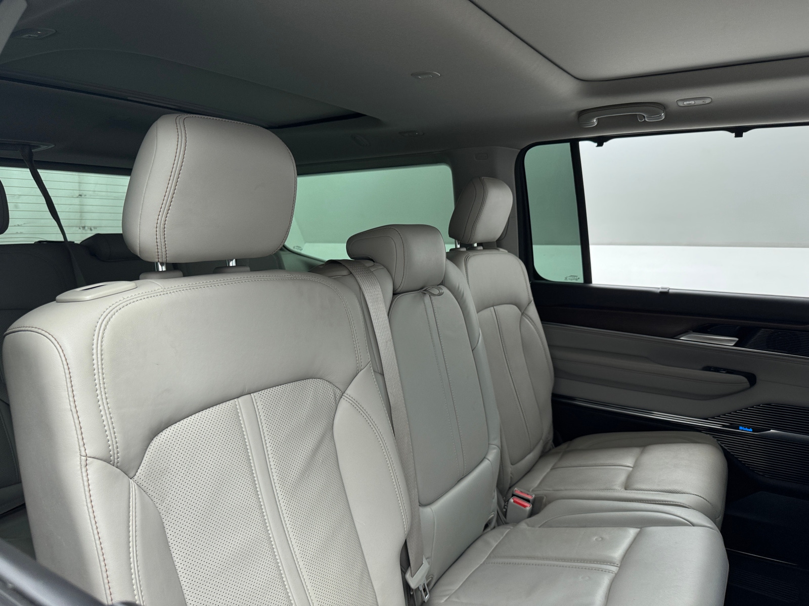 Thumbnail: 2022 Jeep Grand Wagoneer - 5