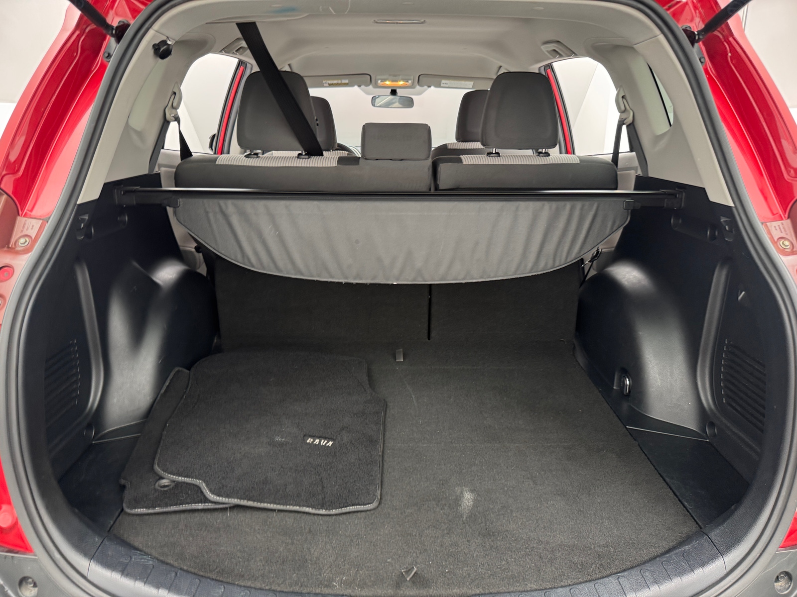 Thumbnail: 2013 Toyota RAV4 - 7