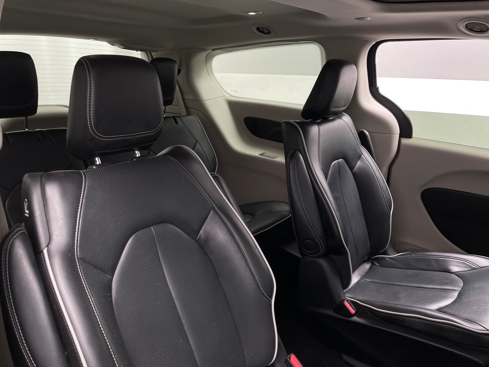 Thumbnail: 2023 Chrysler Pacifica - 5