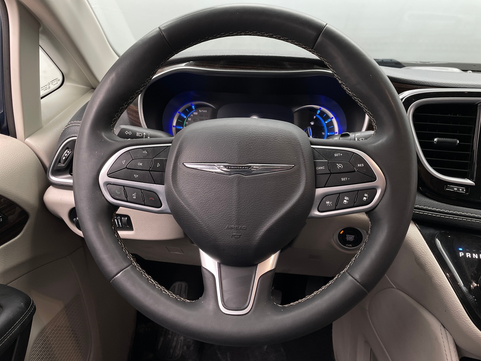 Thumbnail: 2023 Chrysler Pacifica - 4