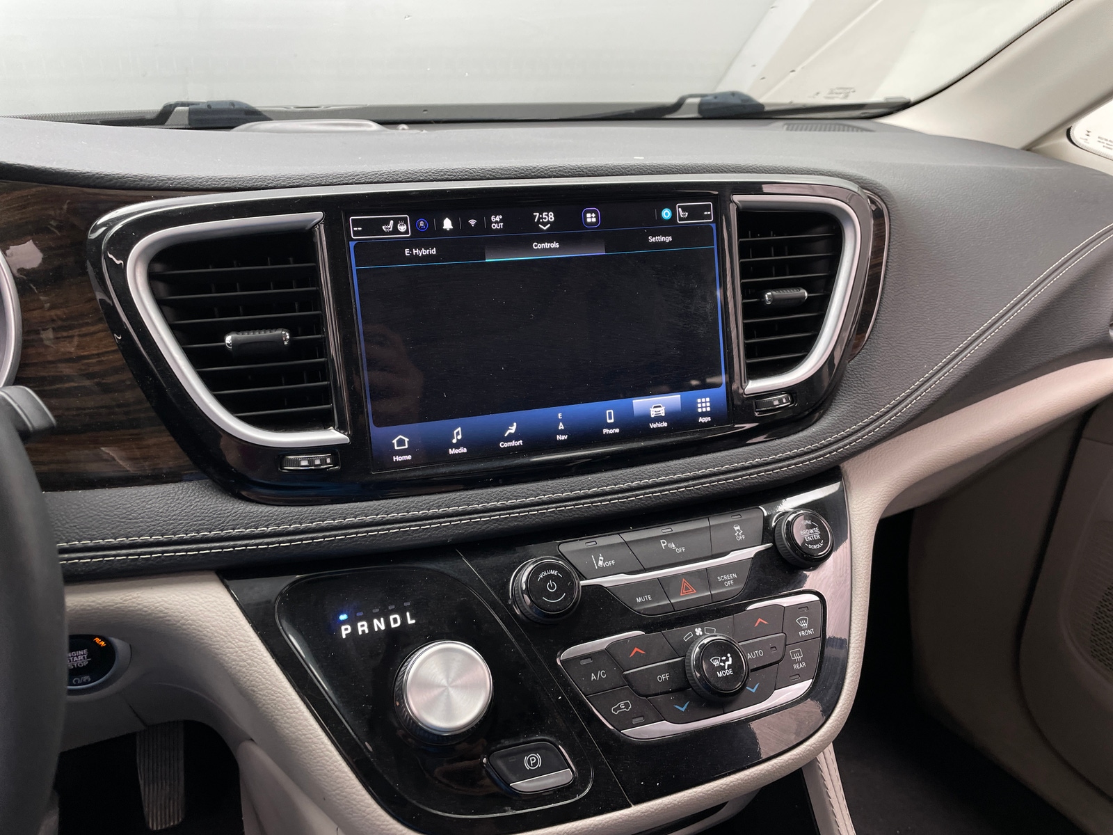 Thumbnail: 2023 Chrysler Pacifica - 3