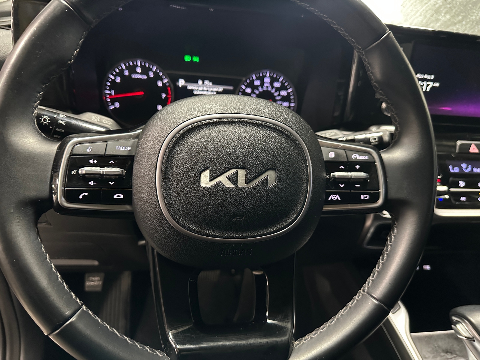 Thumbnail: 2023 Kia Sorento - 4