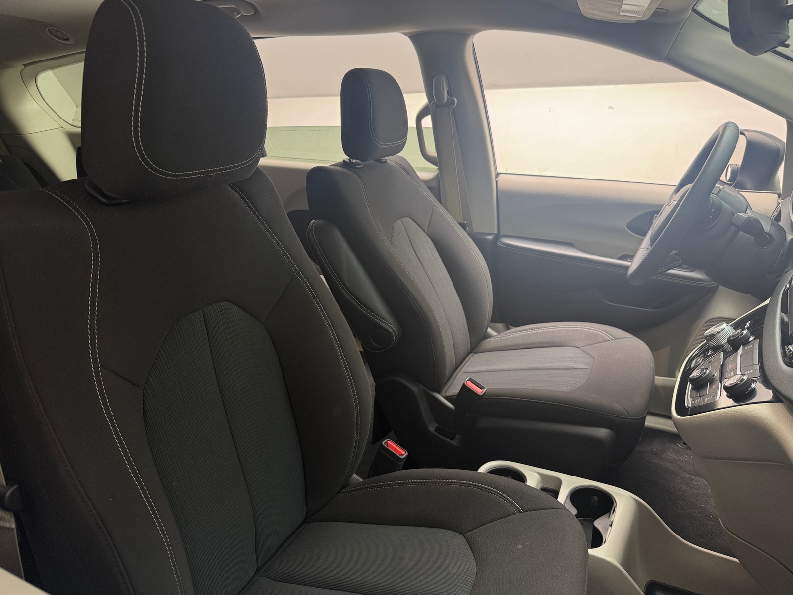 Thumbnail: 2023 Chrysler Voyager - 2