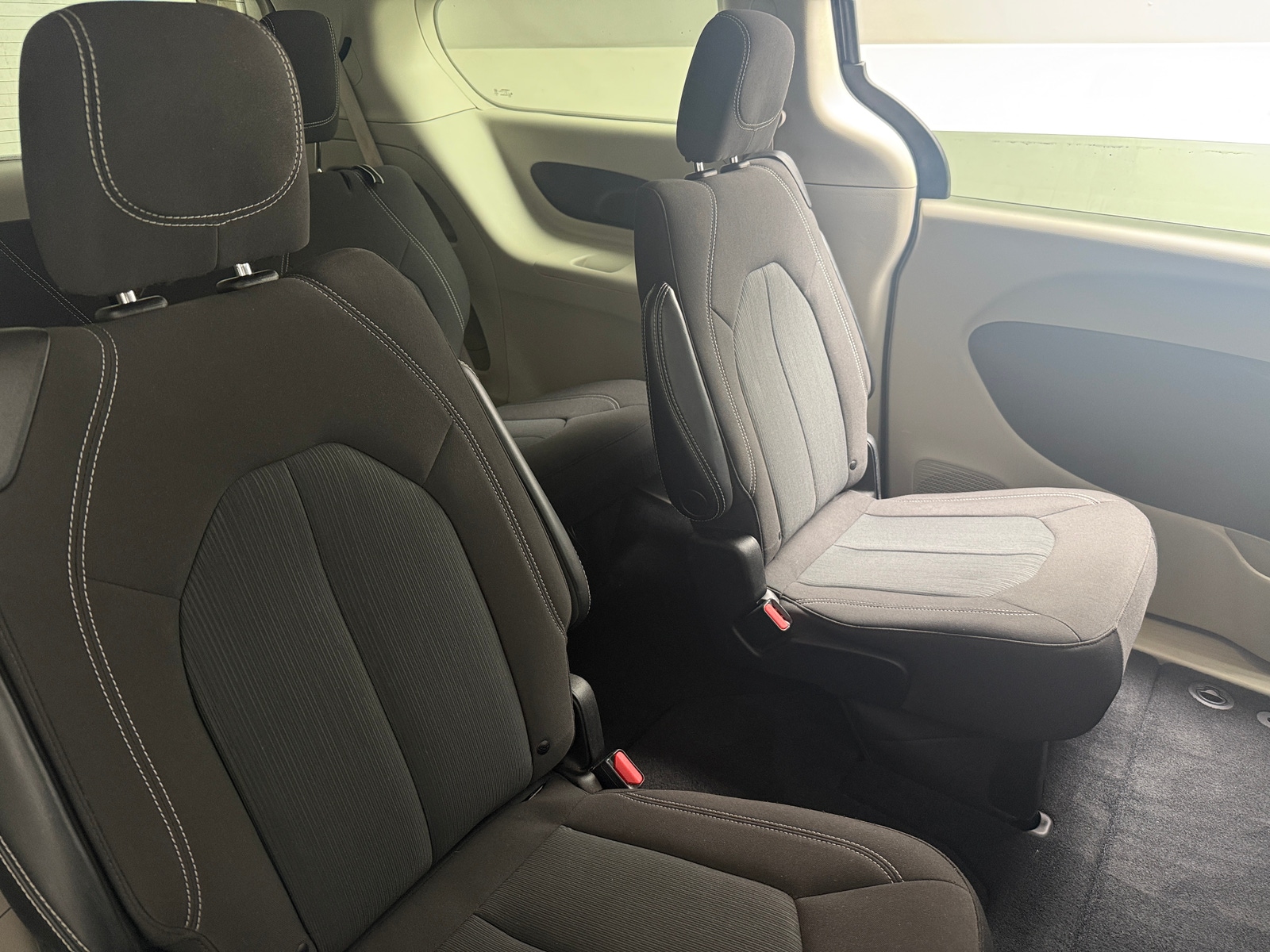 Thumbnail: 2023 Chrysler Voyager - 6
