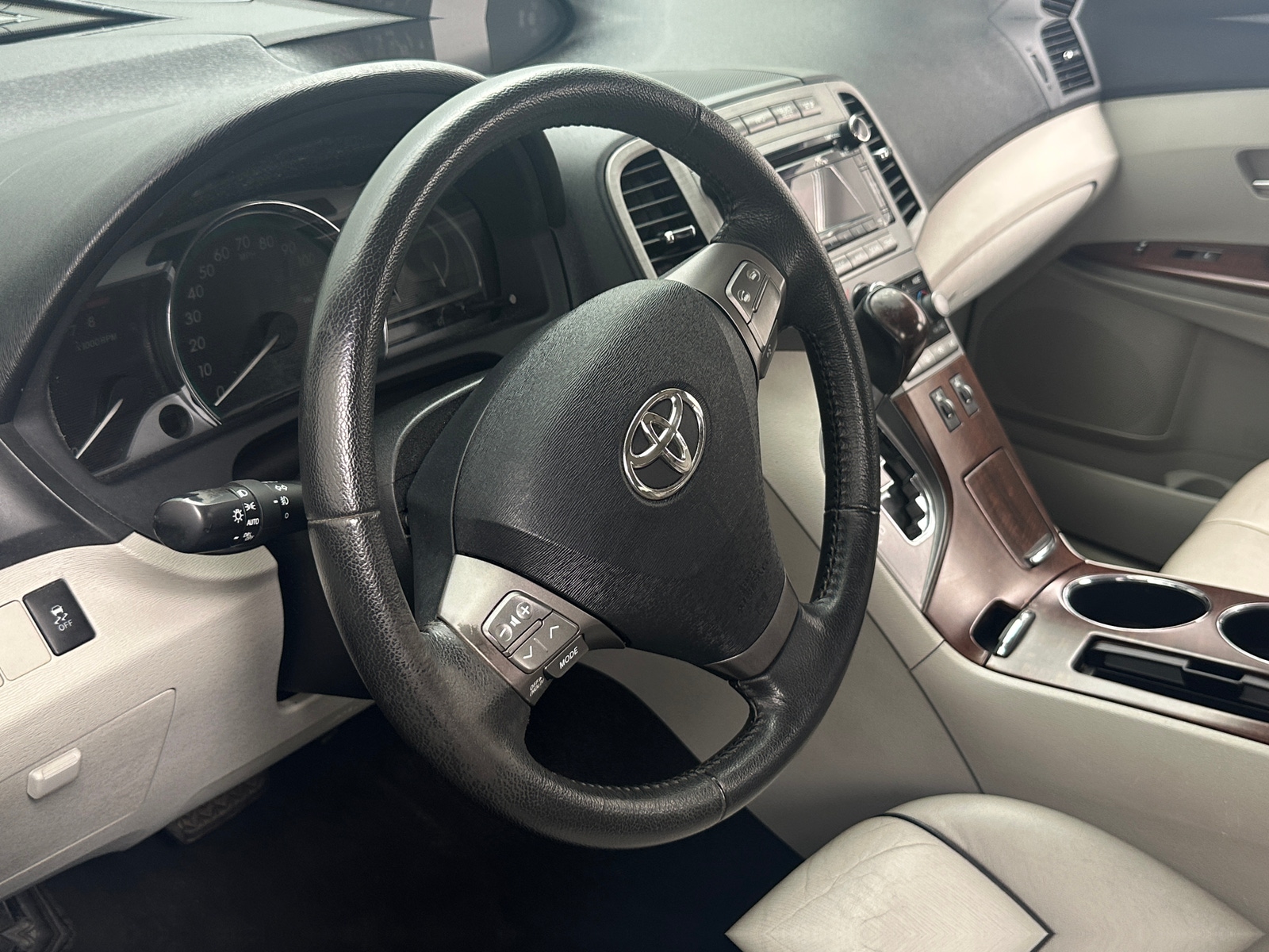 Thumbnail: 2010 Toyota Venza - 5