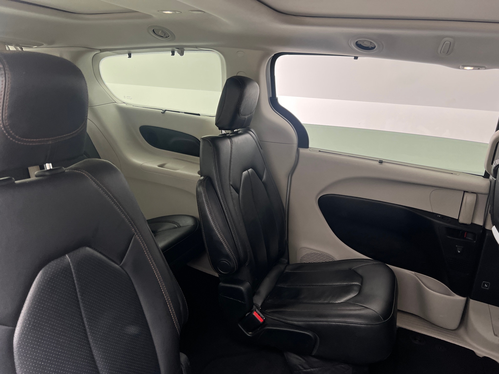 Thumbnail: 2019 Chrysler Pacifica - 5