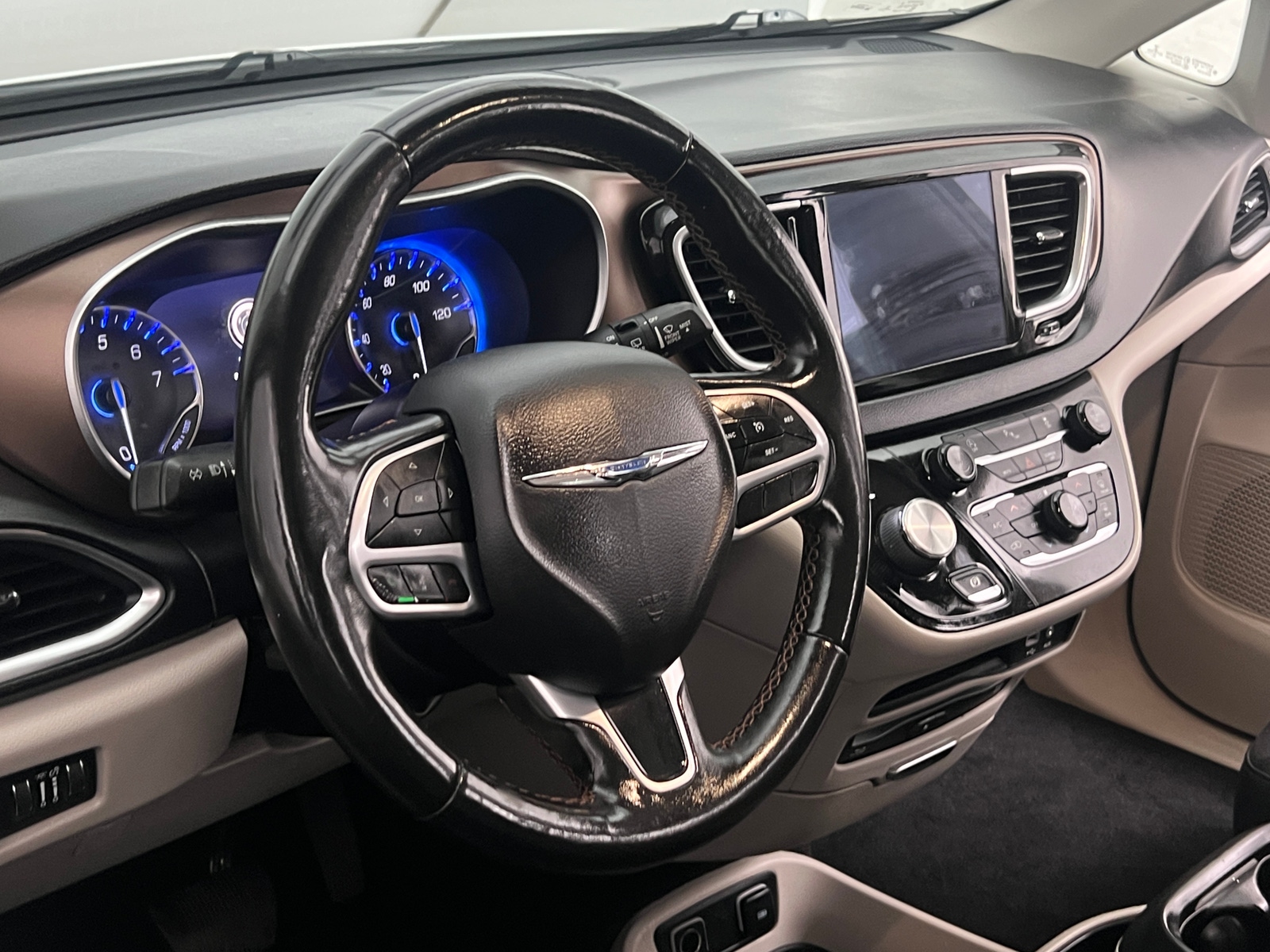 Thumbnail: 2019 Chrysler Pacifica - 4