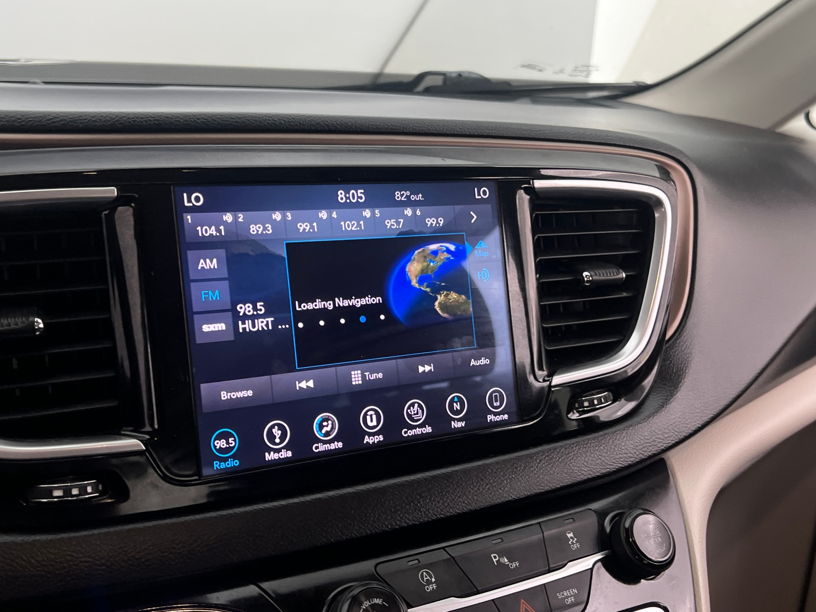 Thumbnail: 2019 Chrysler Pacifica - 3