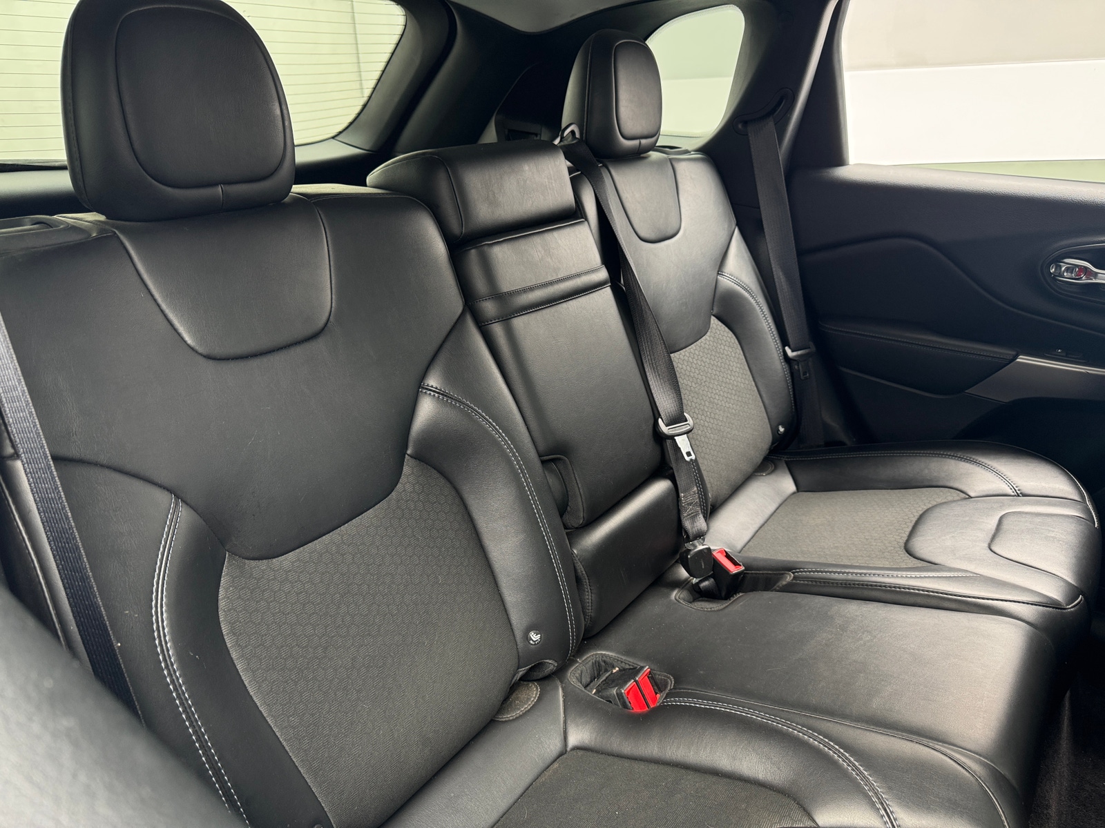 Thumbnail: 2019 Jeep Cherokee - 6