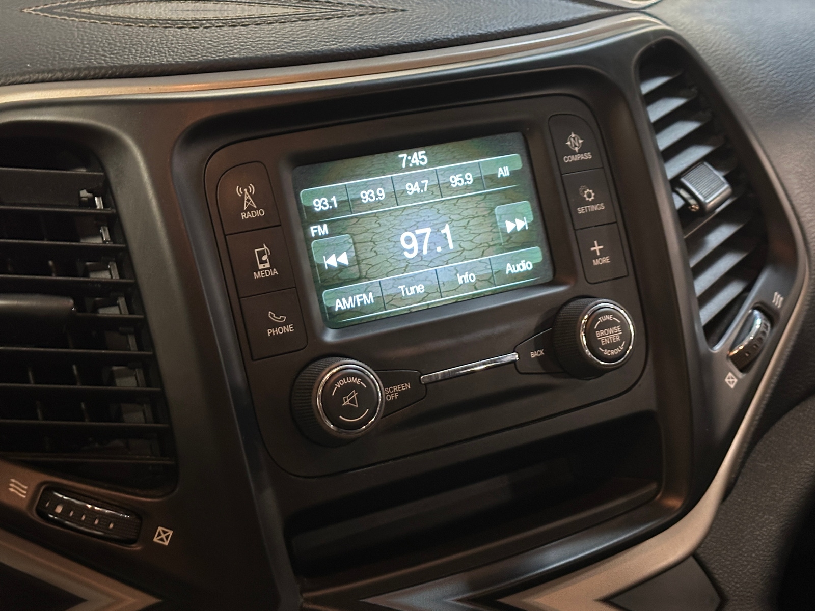 Thumbnail: 2015 Jeep Cherokee - 4