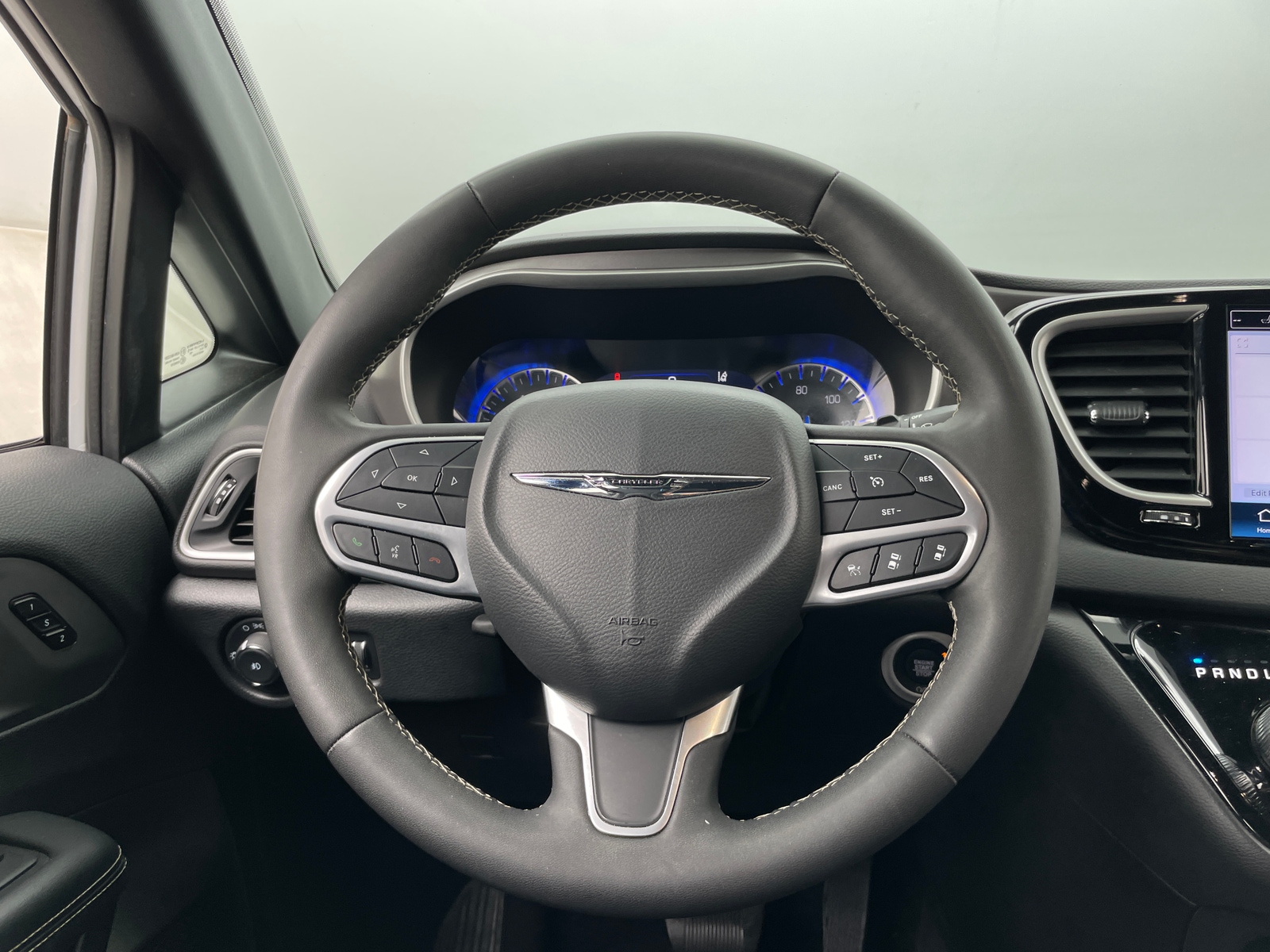 Thumbnail: 2025 Chrysler Pacifica - 4