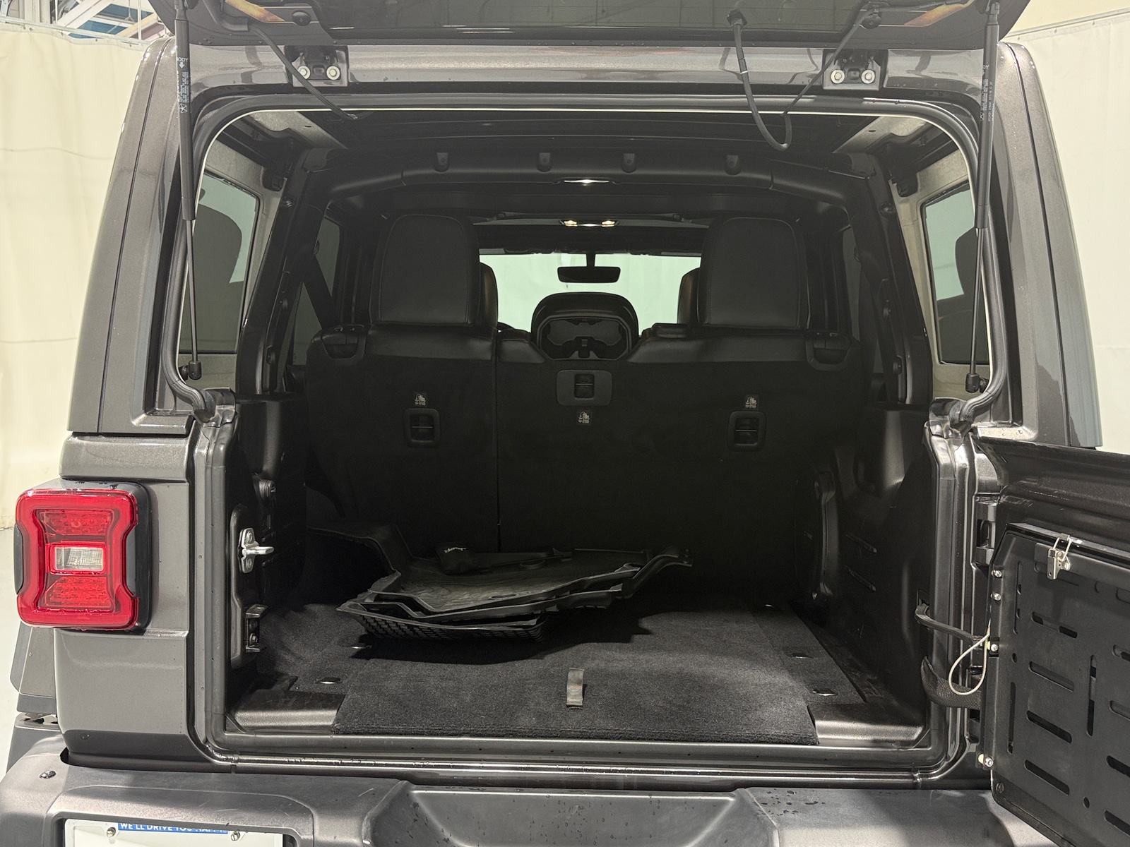 Thumbnail: 2019 Jeep Wrangler - 6