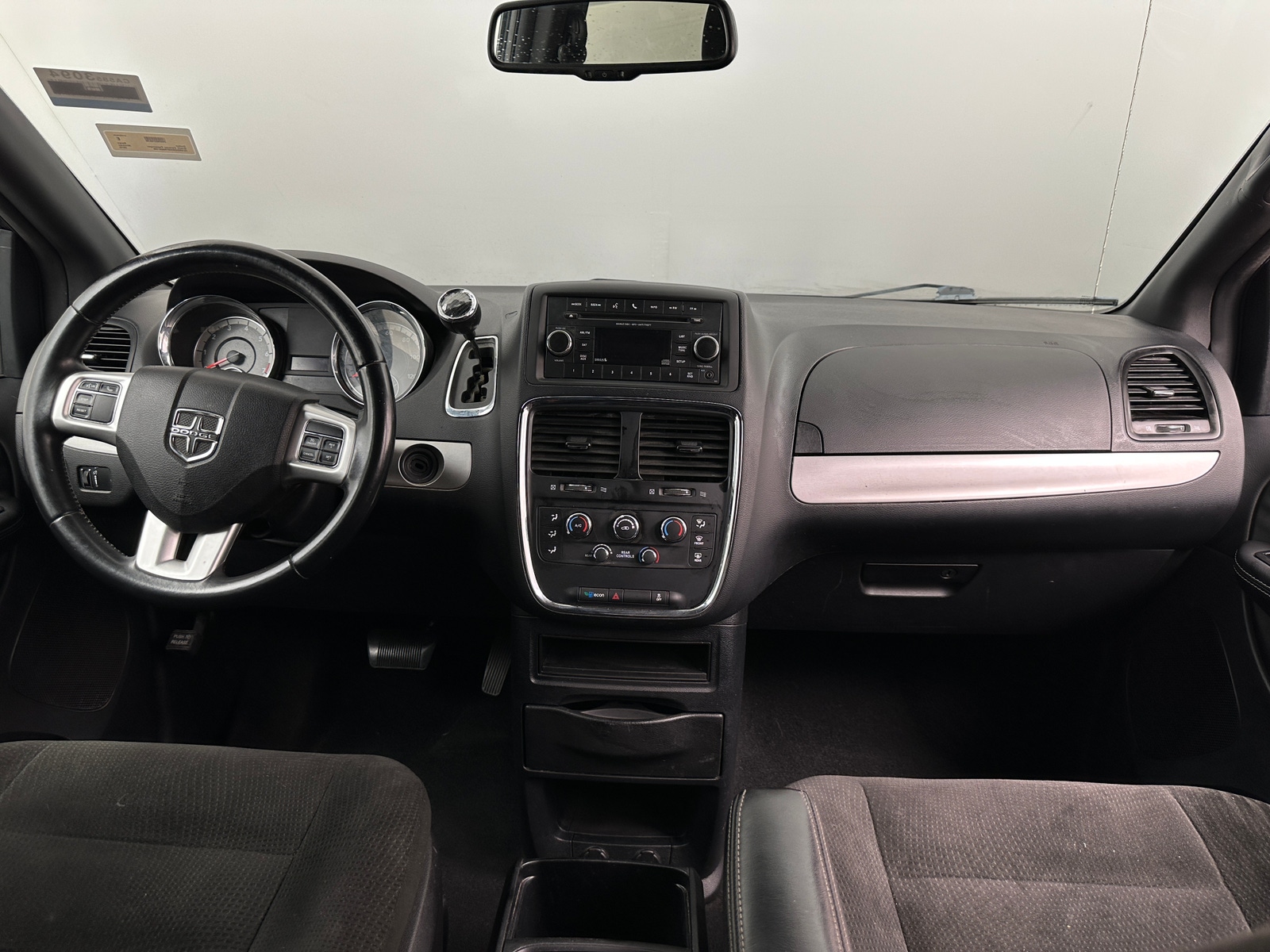 Thumbnail: 2015 Dodge Grand Caravan - 3