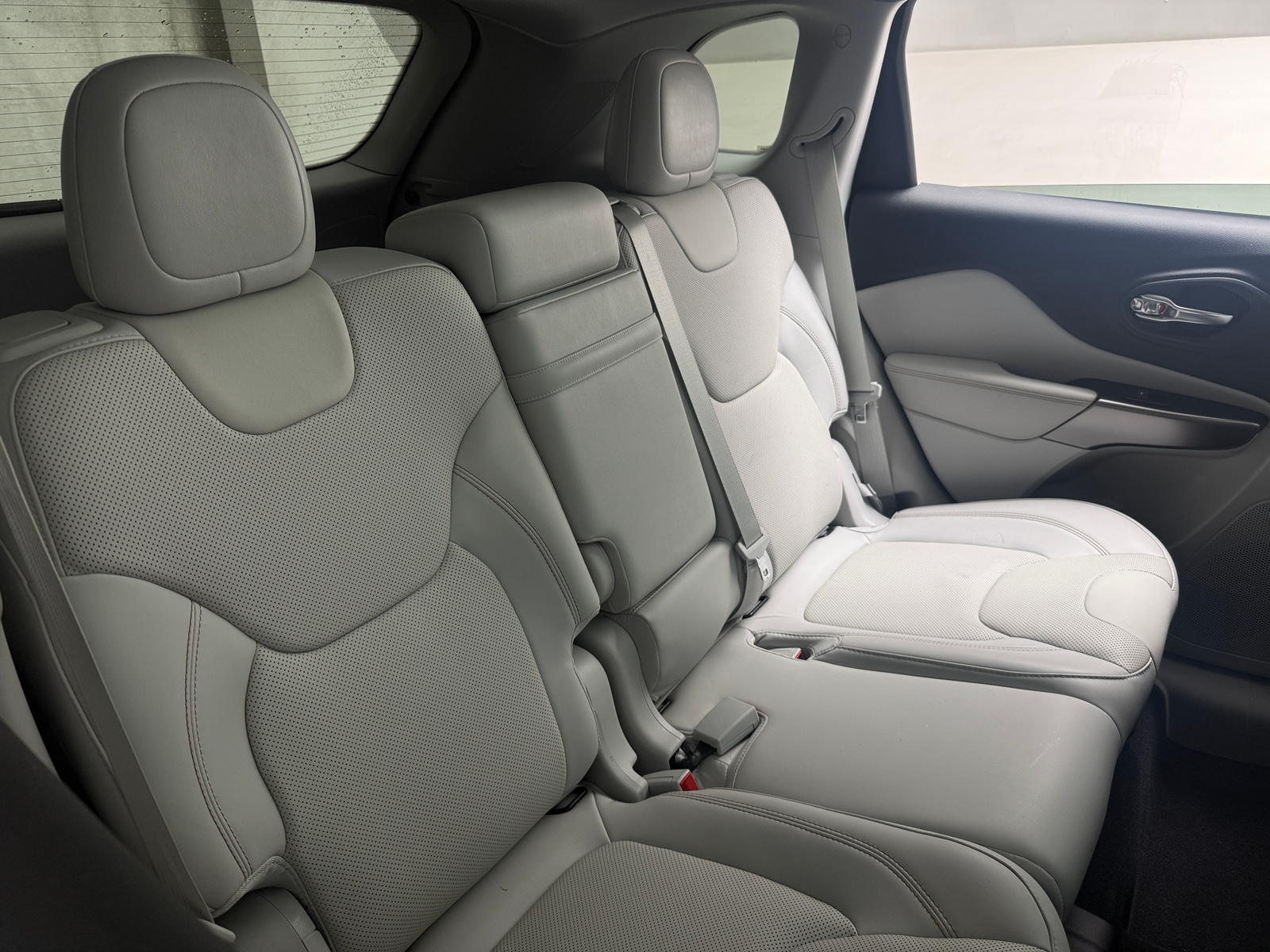 Thumbnail: 2019 Jeep Cherokee - 5