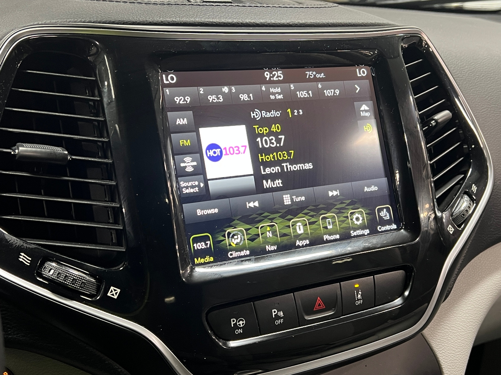 Thumbnail: 2019 Jeep Cherokee - 3