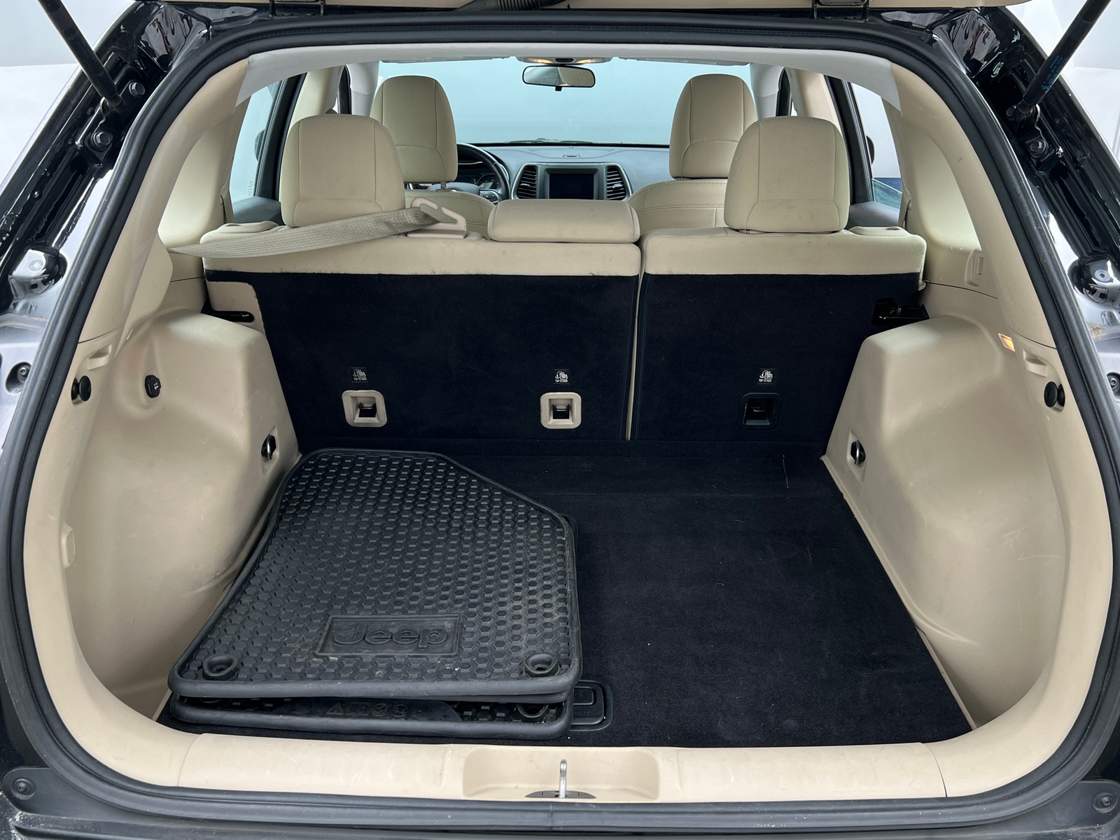 Thumbnail: 2019 Jeep Cherokee - 7