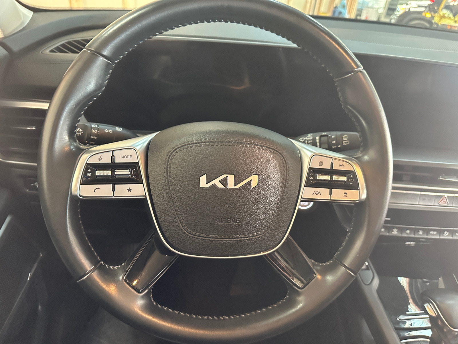 Thumbnail: 2023 Kia Telluride - 4