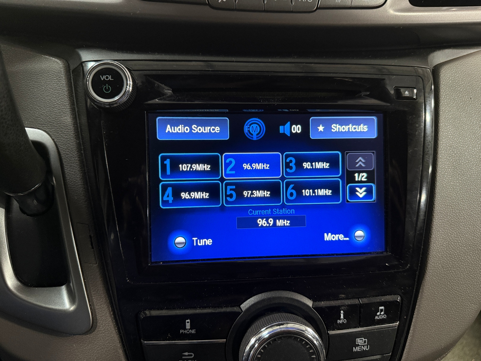 Thumbnail: 2015 Honda Odyssey - 3