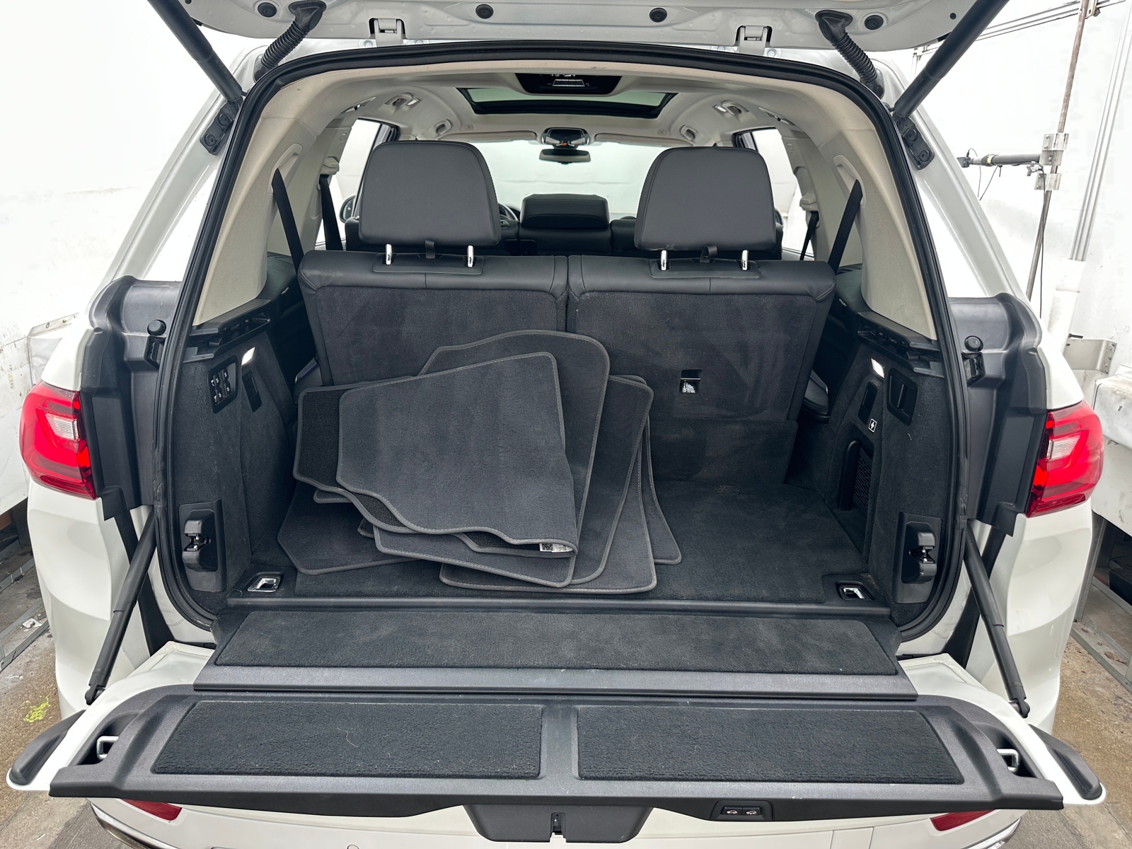 Thumbnail: 2022 BMW X7 - 6