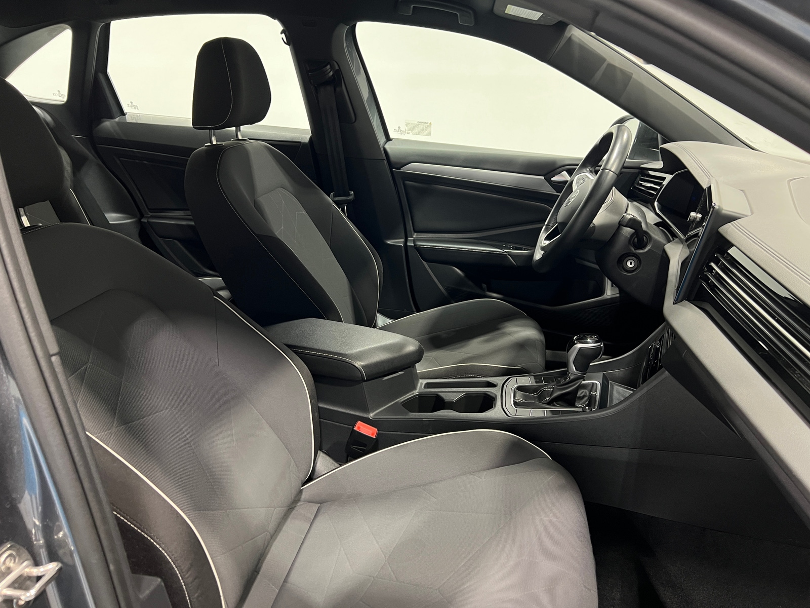 Thumbnail: 2025 Volkswagen Jetta - 2