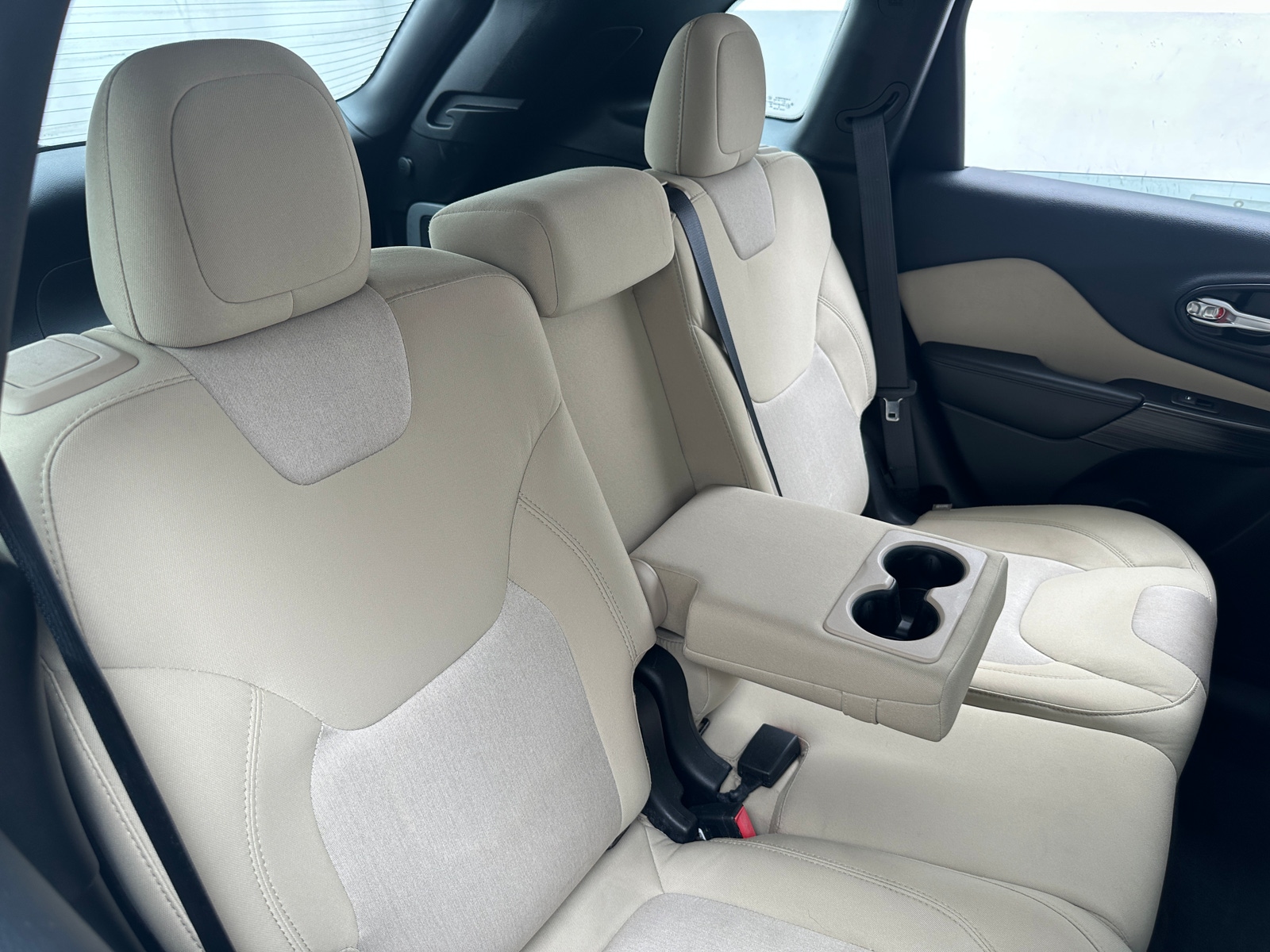 Thumbnail: 2016 Jeep Cherokee - 6