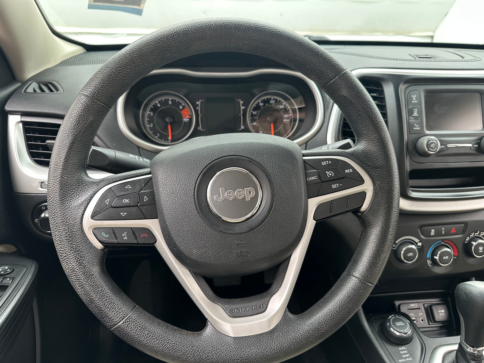 Thumbnail: 2016 Jeep Cherokee - 5