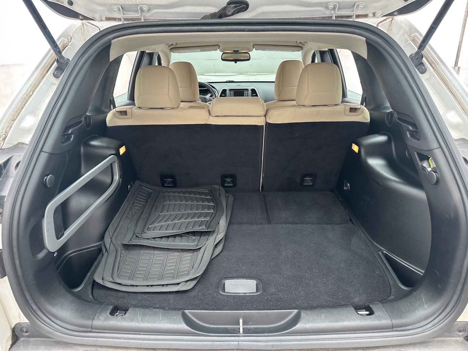 Thumbnail: 2016 Jeep Cherokee - 7