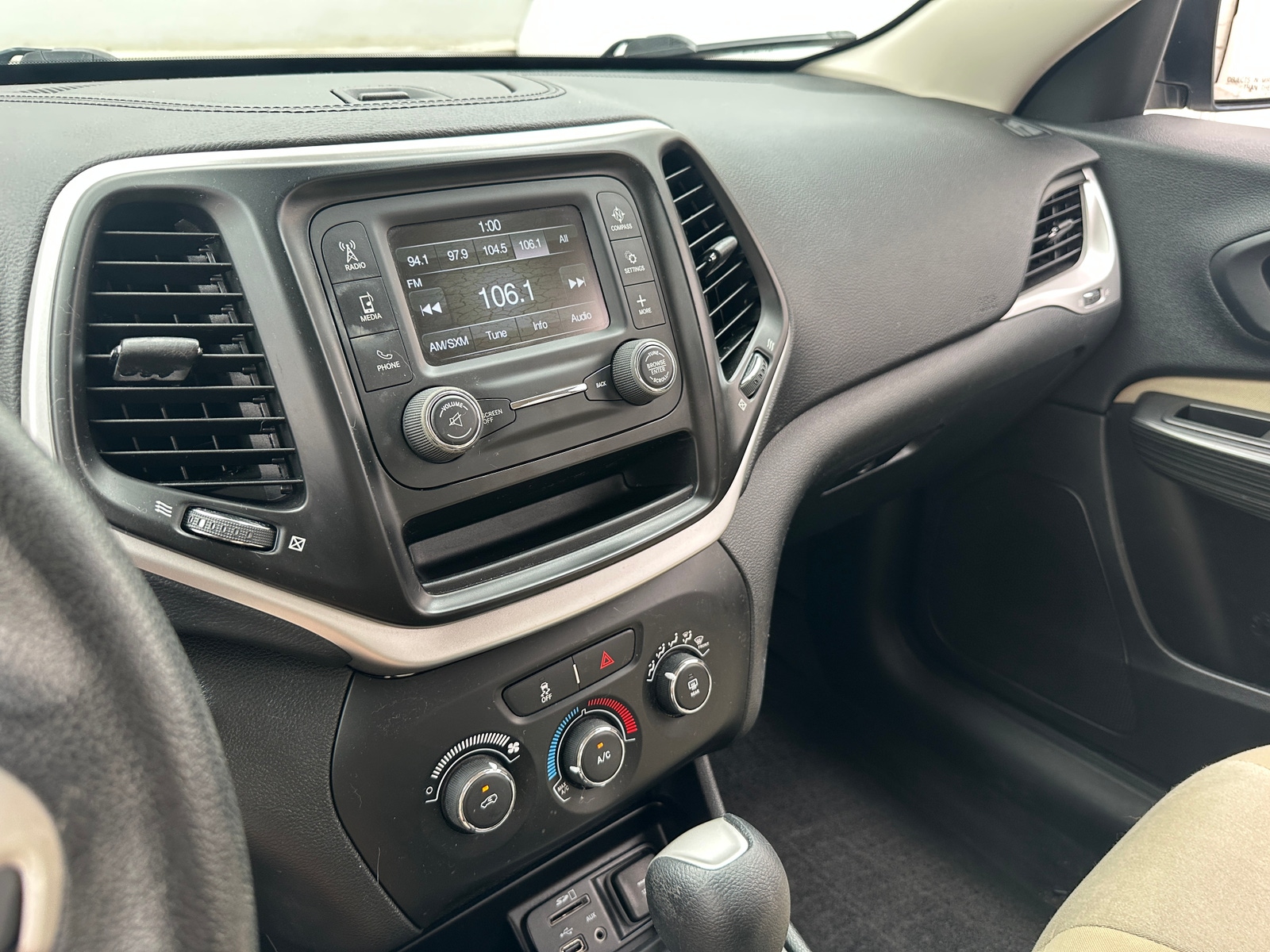 Thumbnail: 2016 Jeep Cherokee - 4