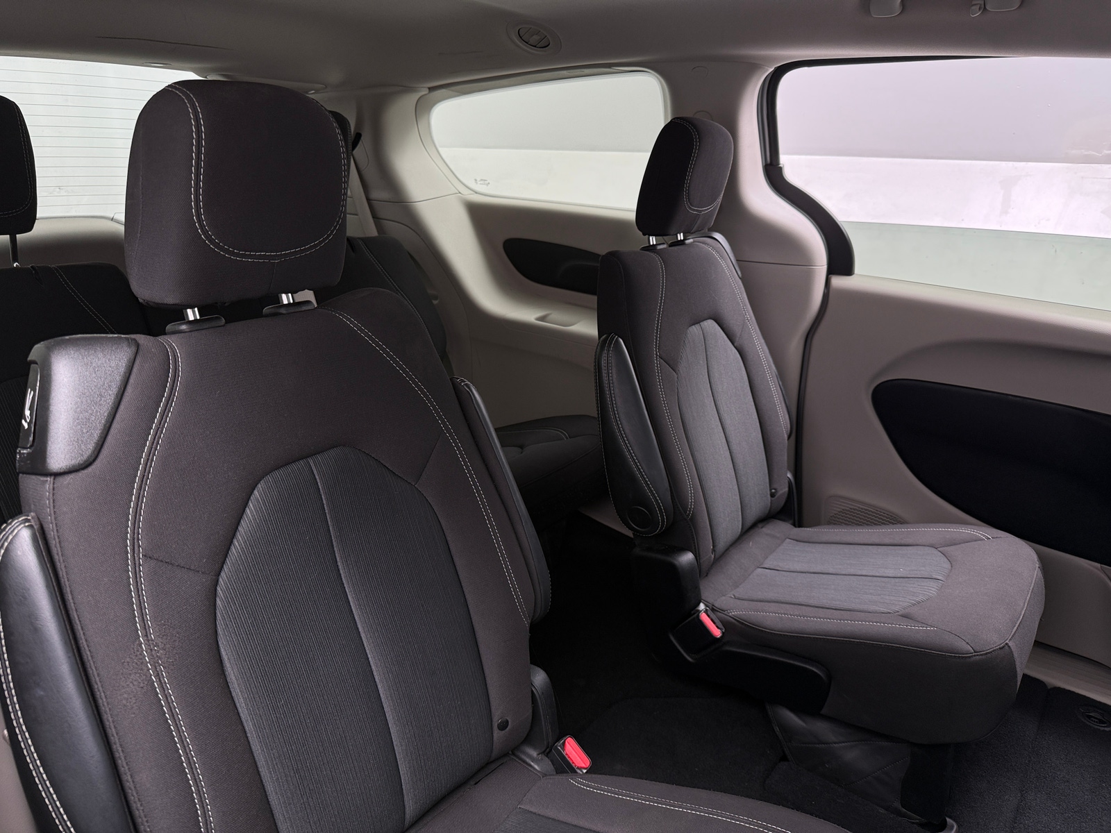 Thumbnail: 2023 Chrysler Voyager - 6