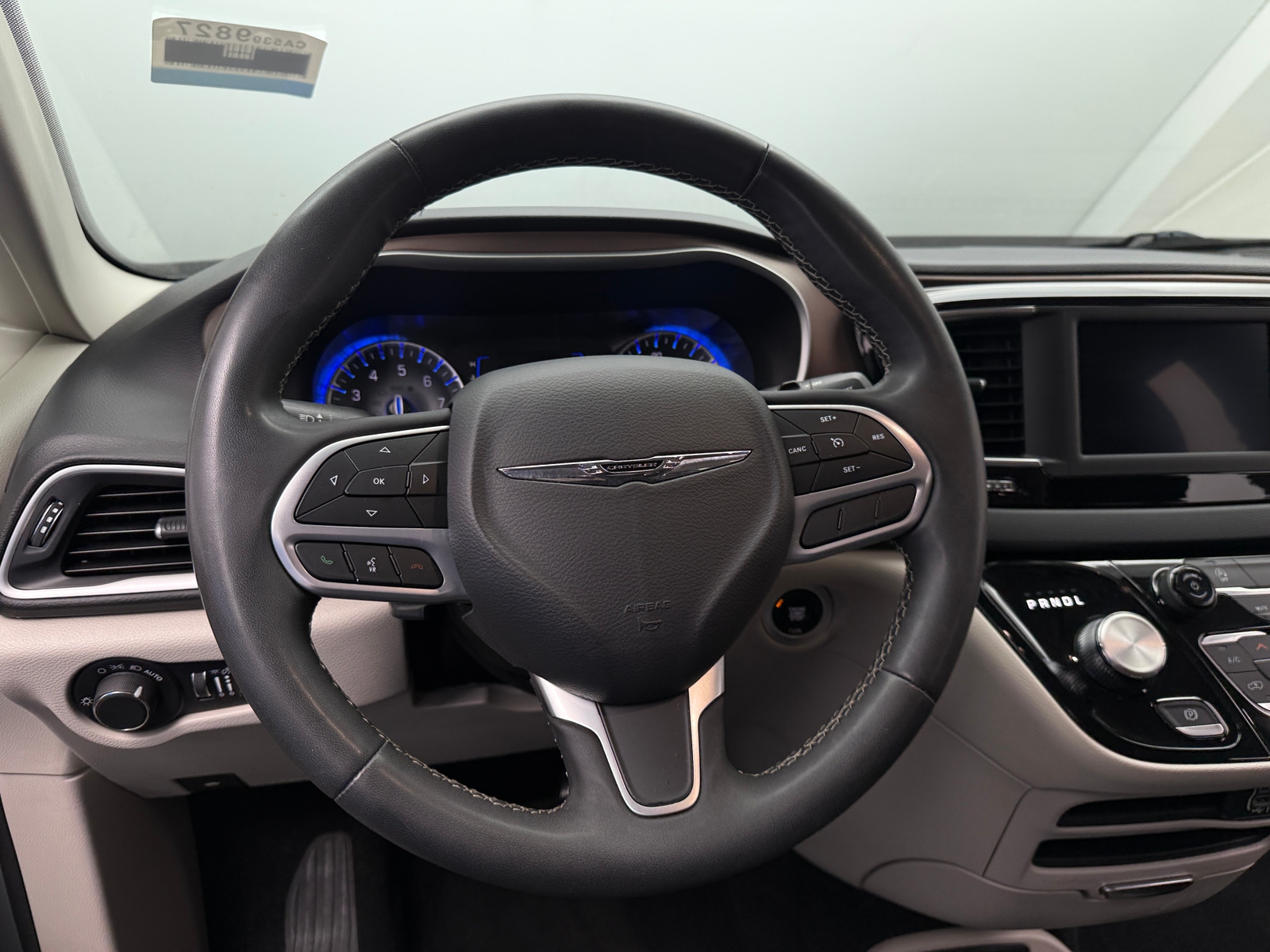 Thumbnail: 2023 Chrysler Voyager - 5
