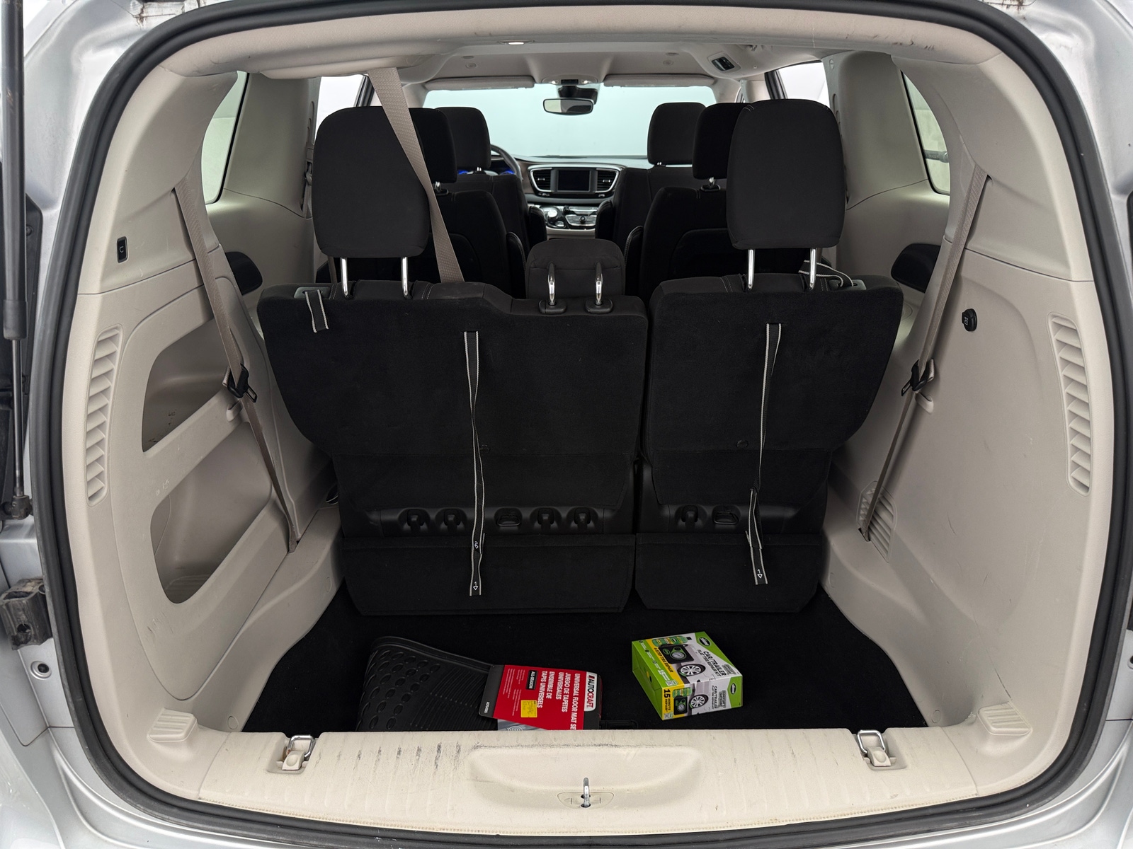 Thumbnail: 2023 Chrysler Voyager - 7