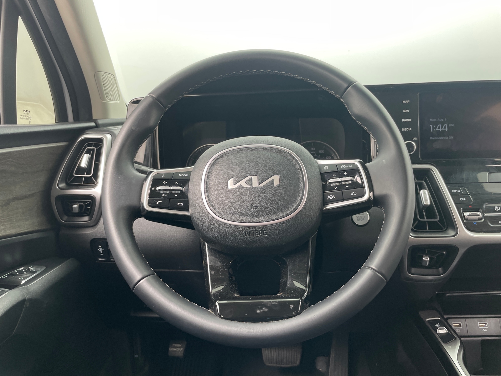 Thumbnail: 2022 Kia Sorento - 4